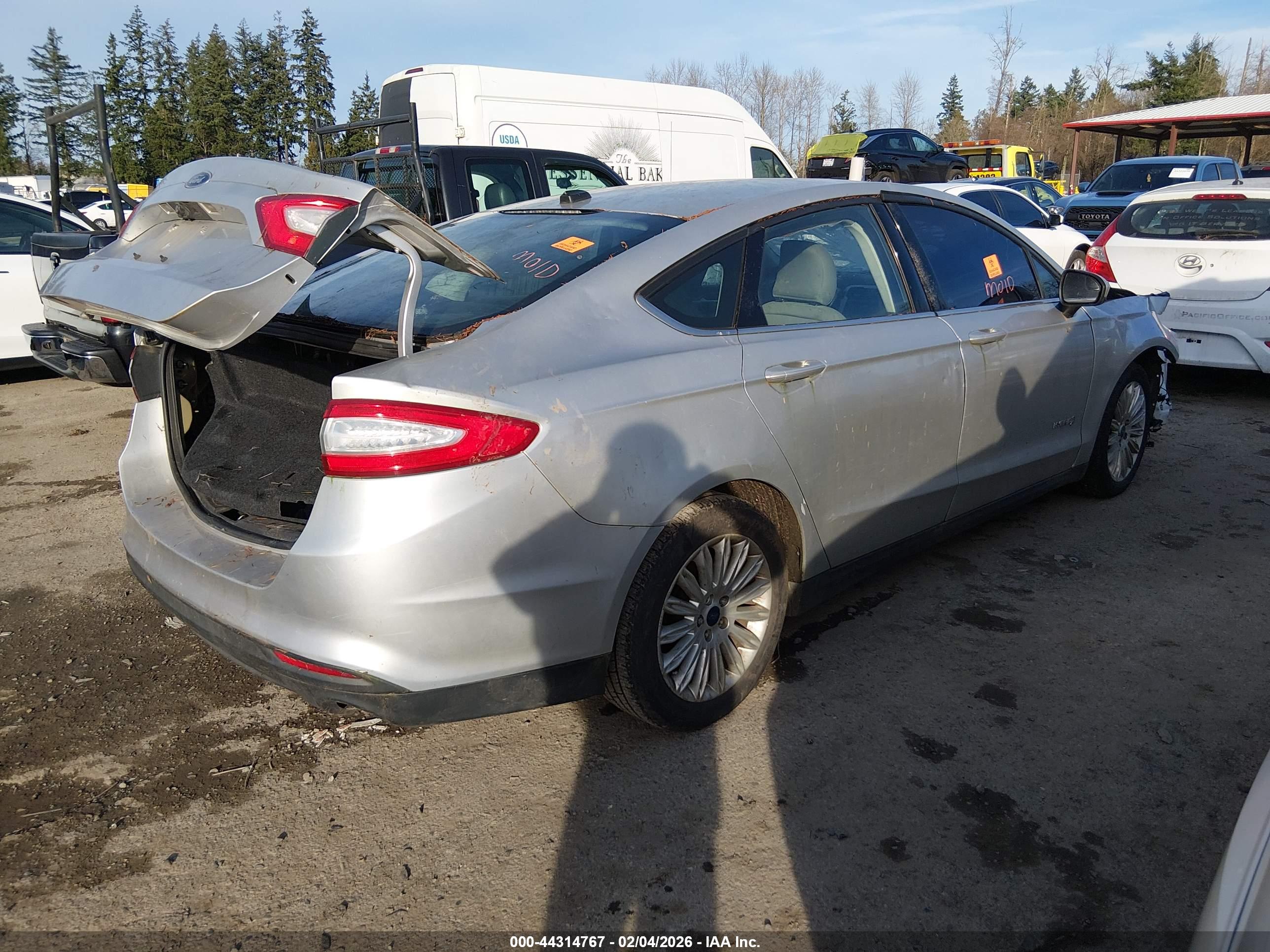 FORD FUSION image 4