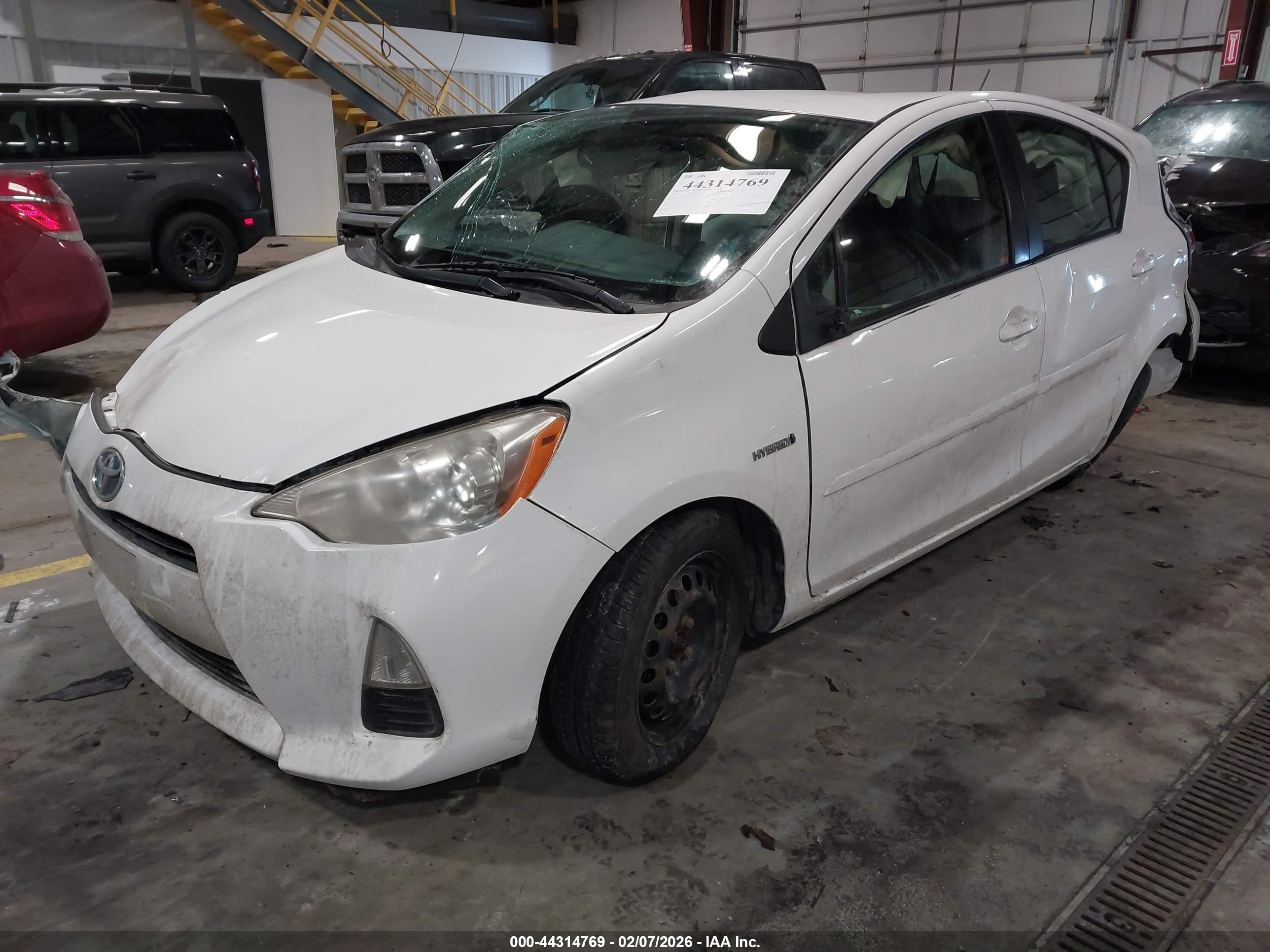 TOYOTA PRIUS image 2