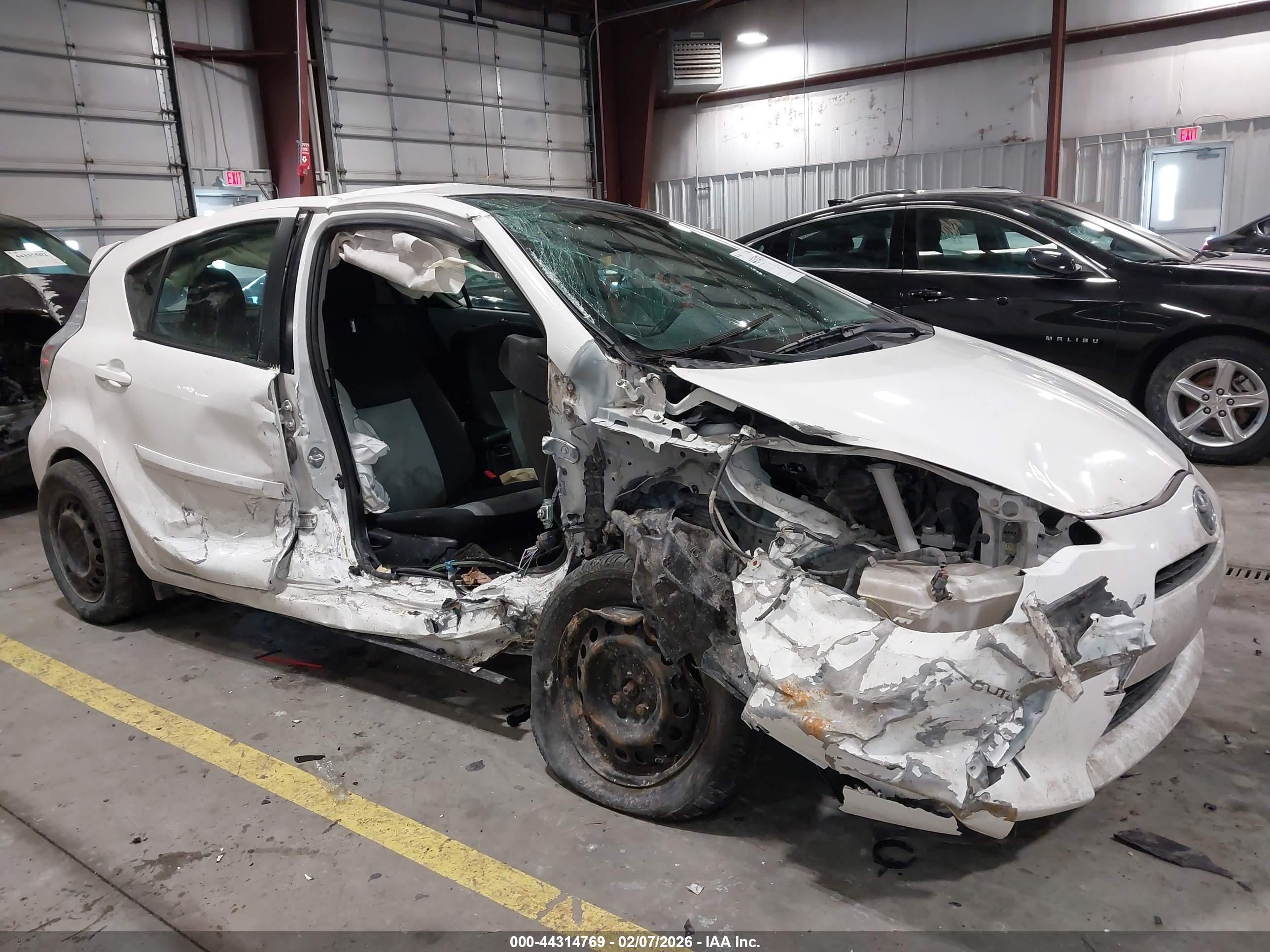 TOYOTA PRIUS image 6