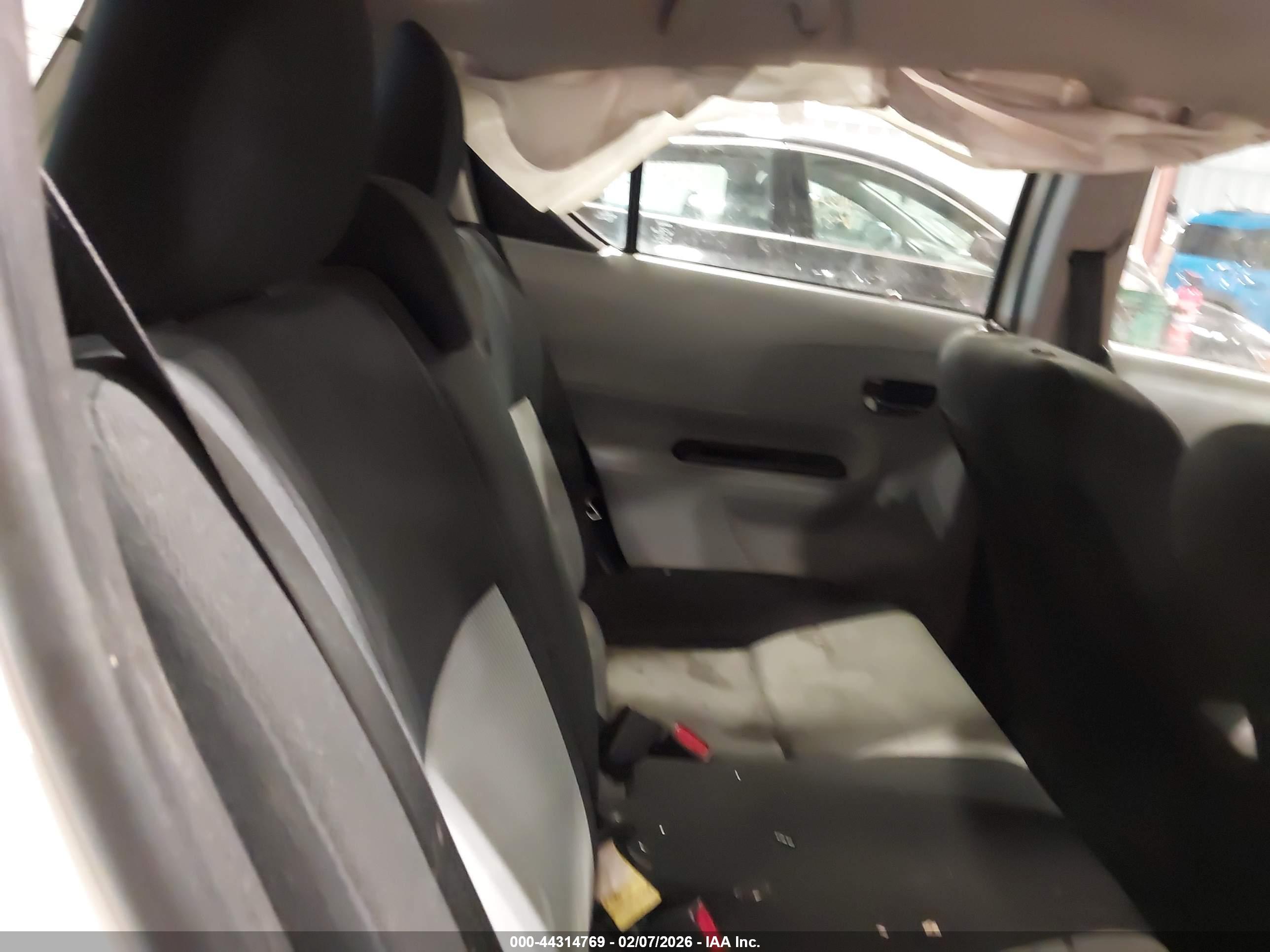 TOYOTA PRIUS image 8