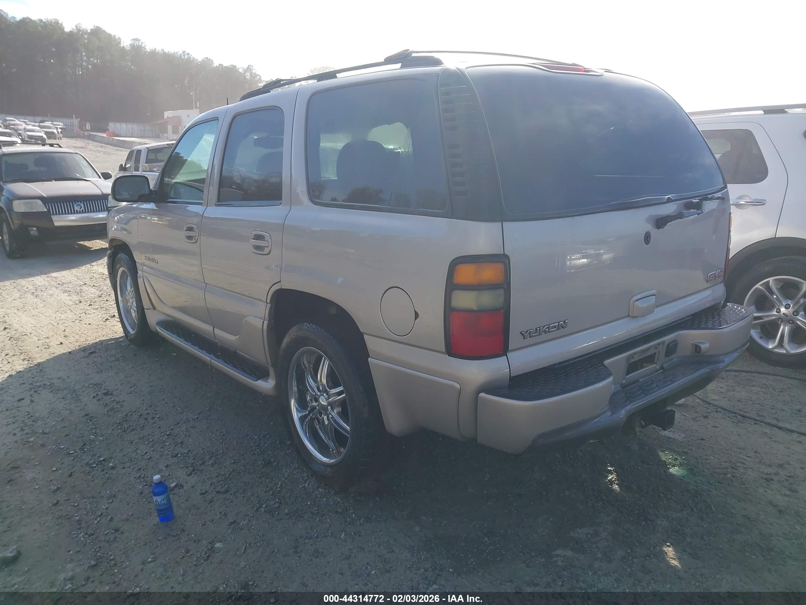 GMC YUKON image 3
