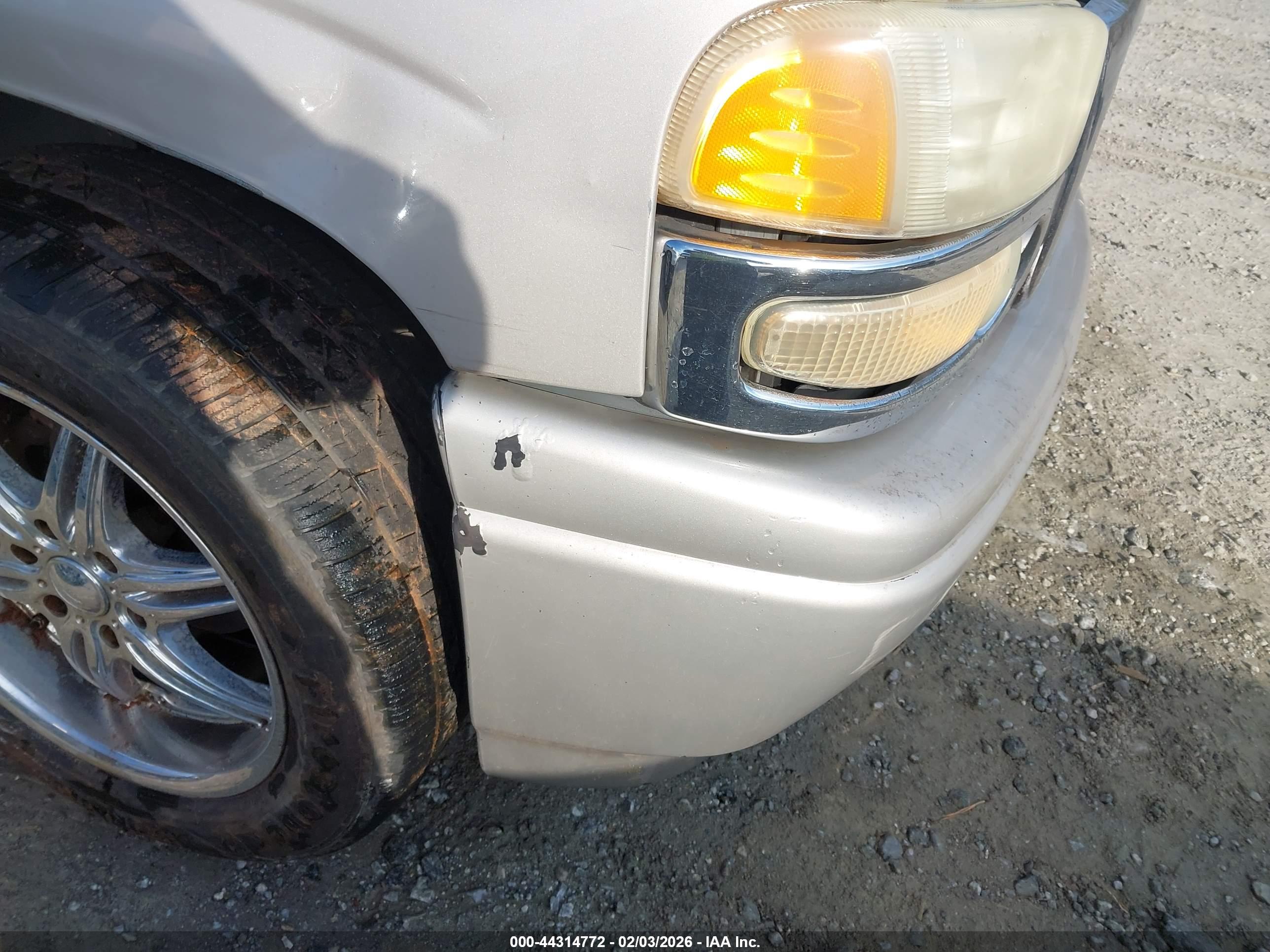 GMC YUKON image 6