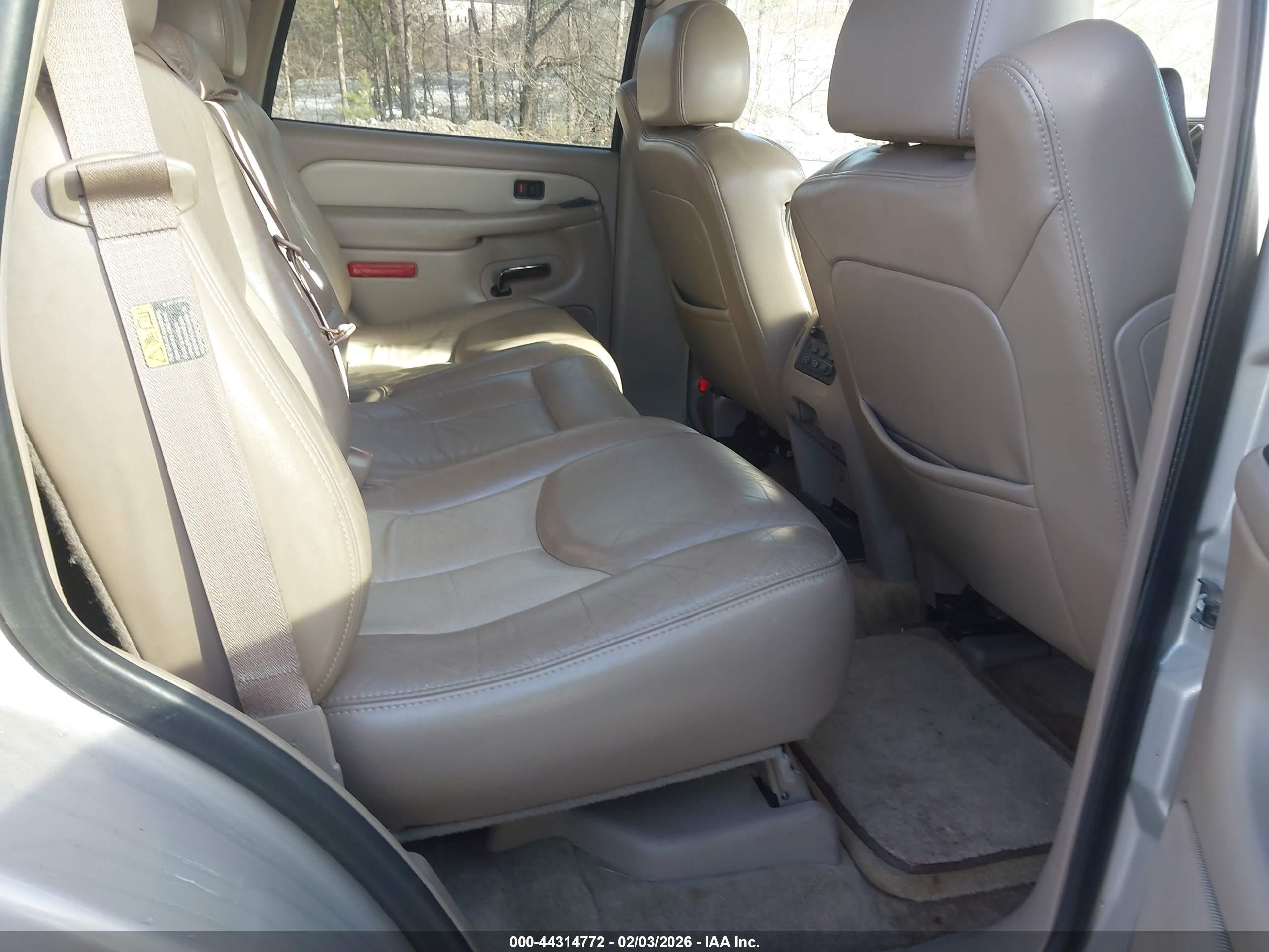 GMC YUKON image 8