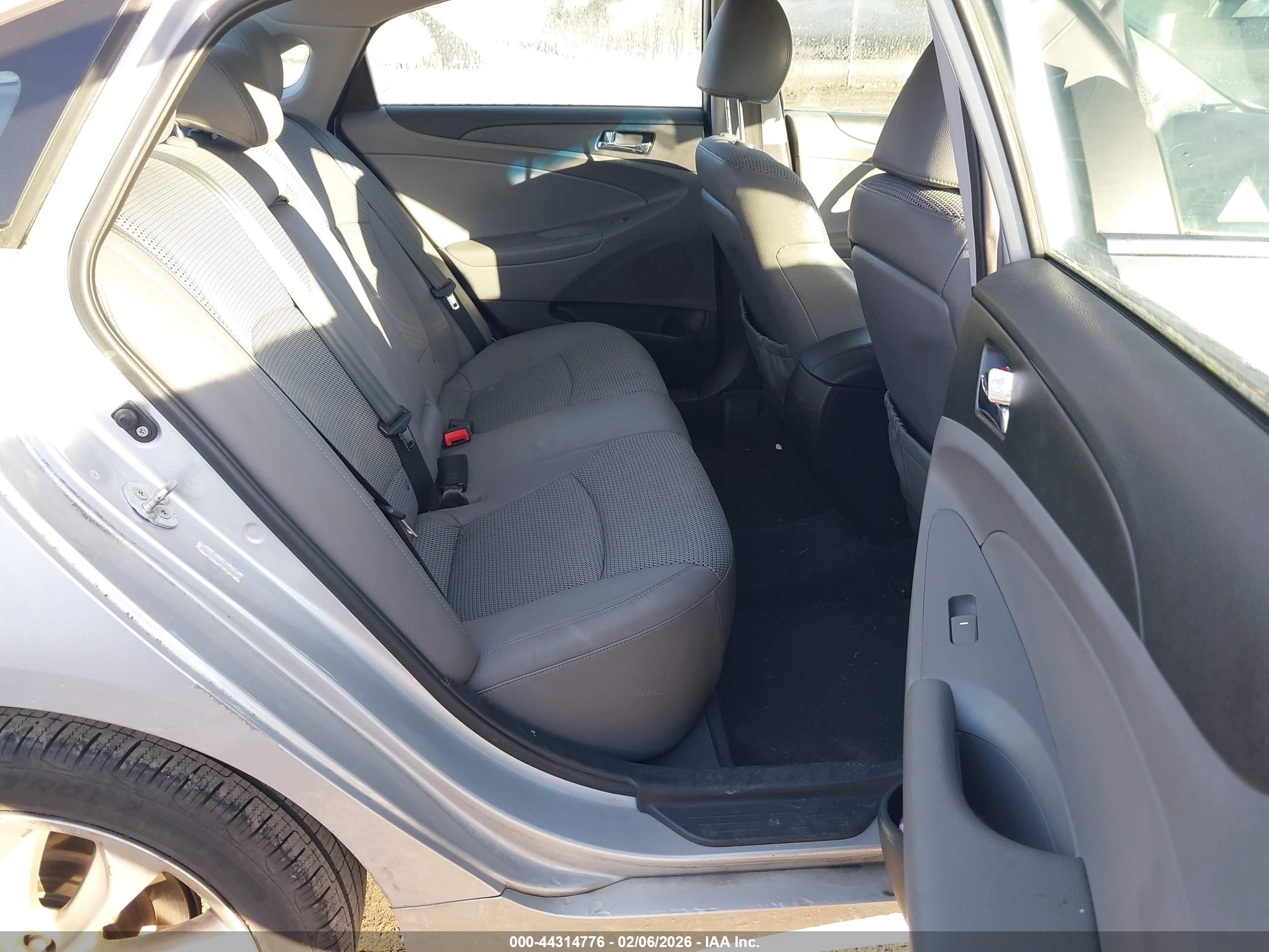 HYUNDAI SONATA image 8