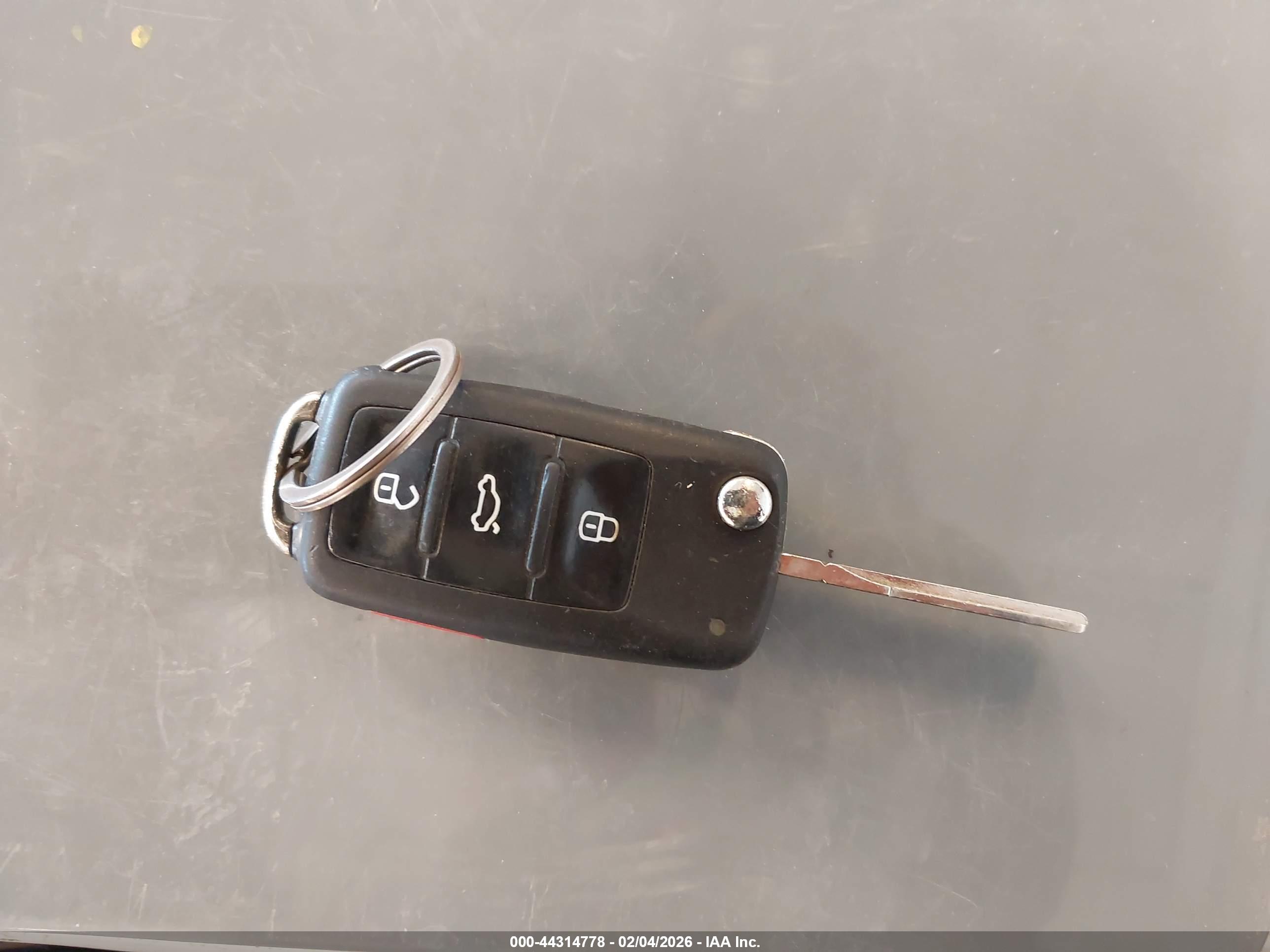 VOLKSWAGEN PASSAT image 11