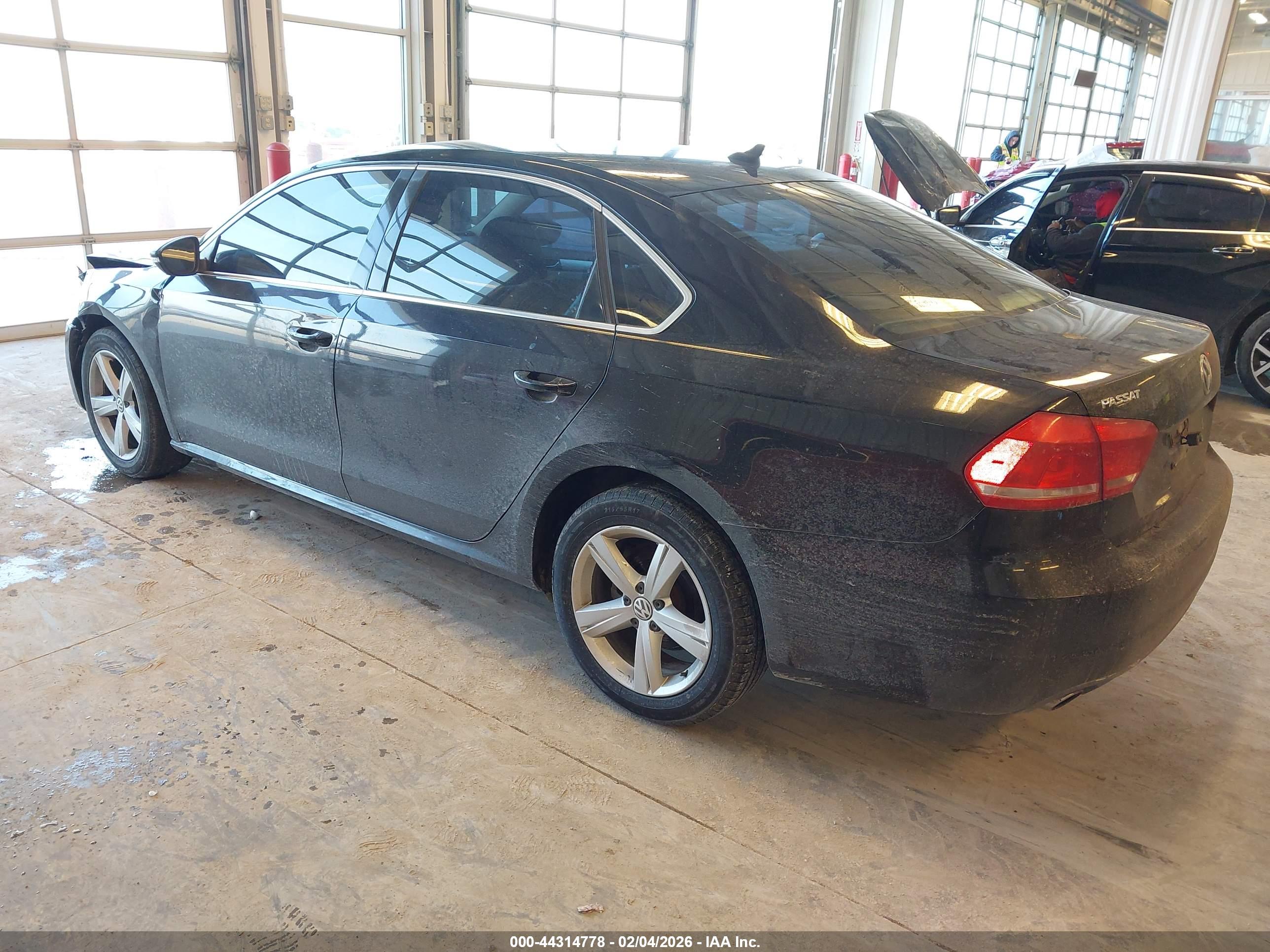 VOLKSWAGEN PASSAT image 3