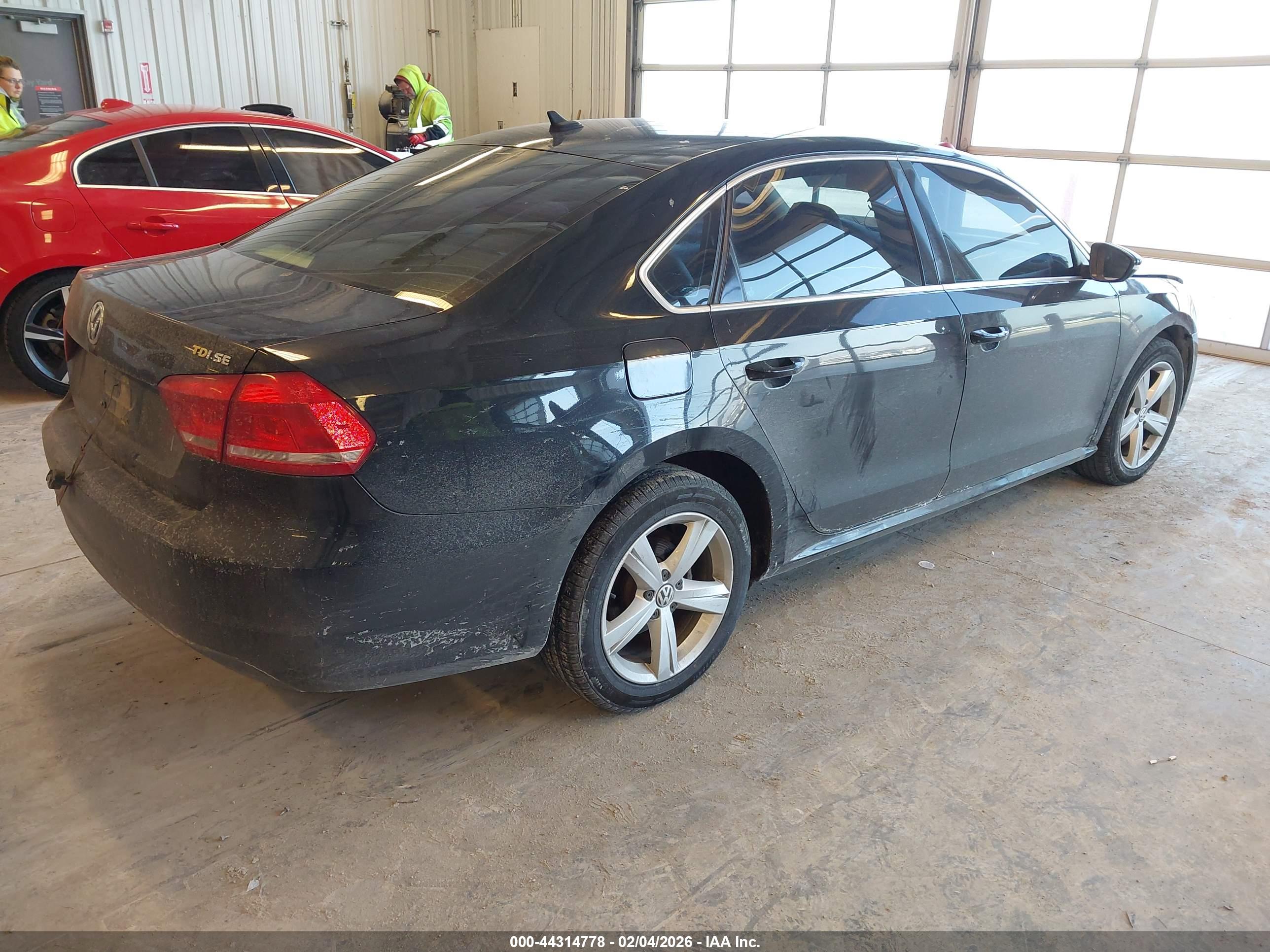 VOLKSWAGEN PASSAT image 4