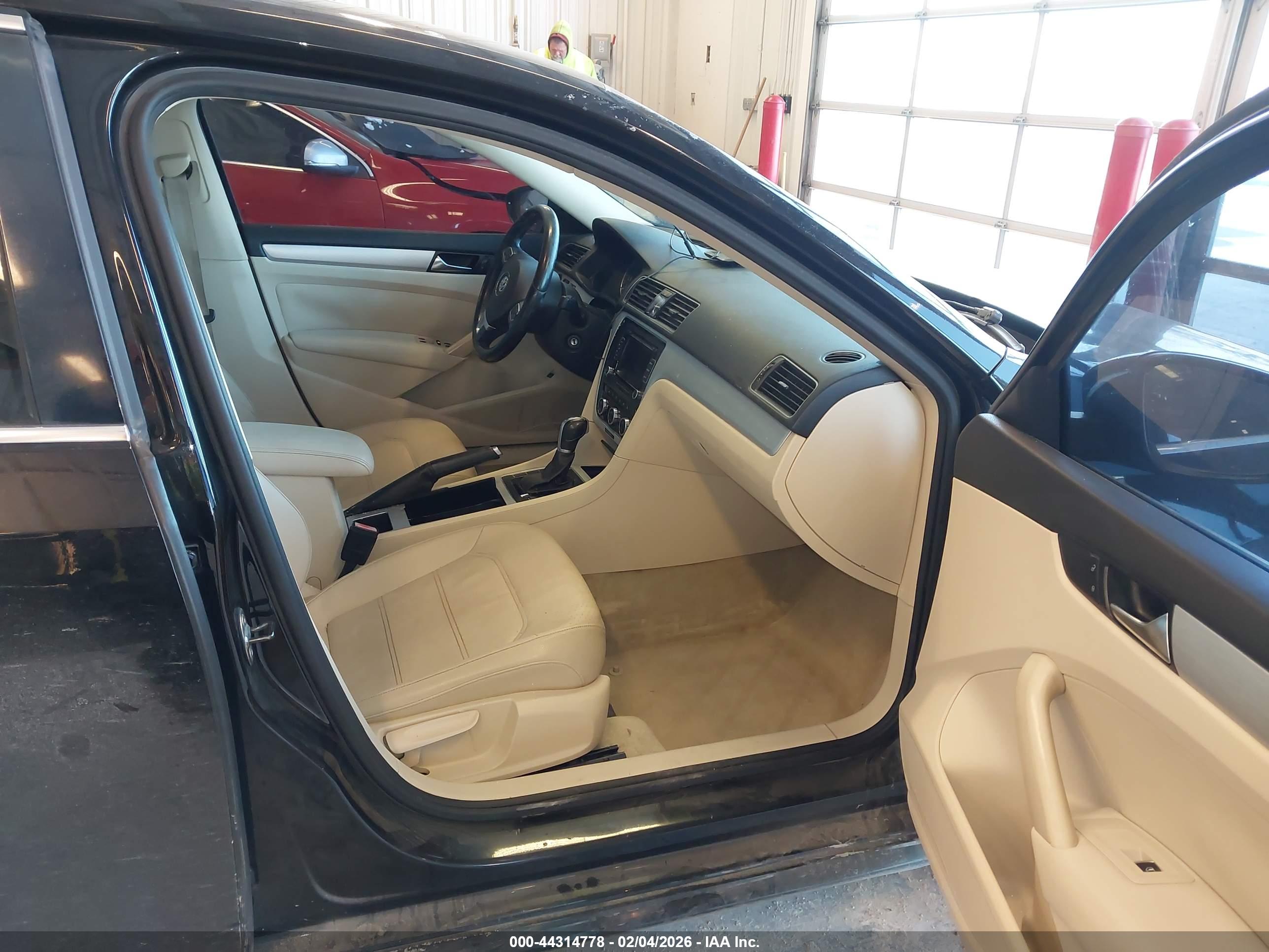 VOLKSWAGEN PASSAT image 5