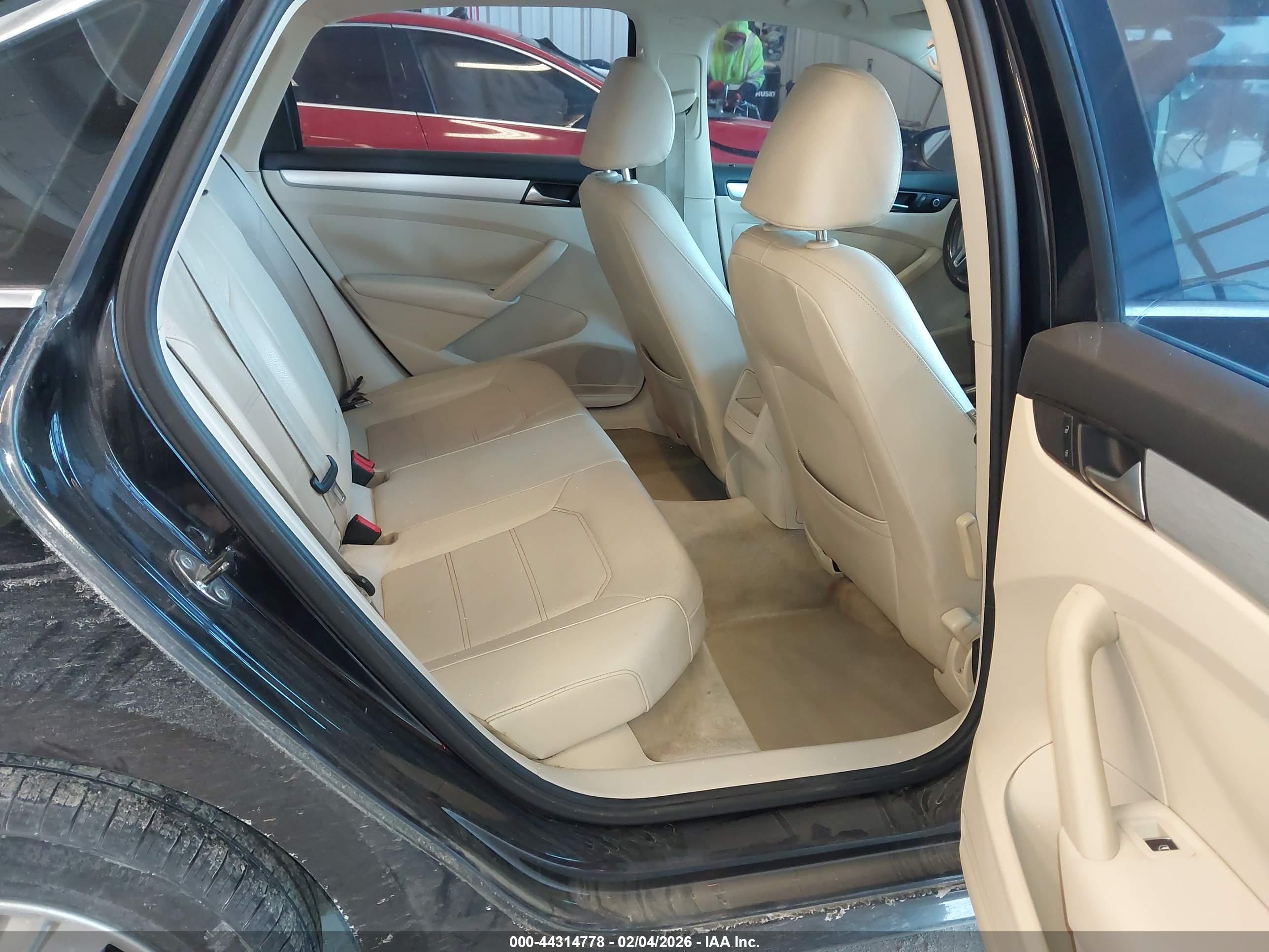 VOLKSWAGEN PASSAT image 8