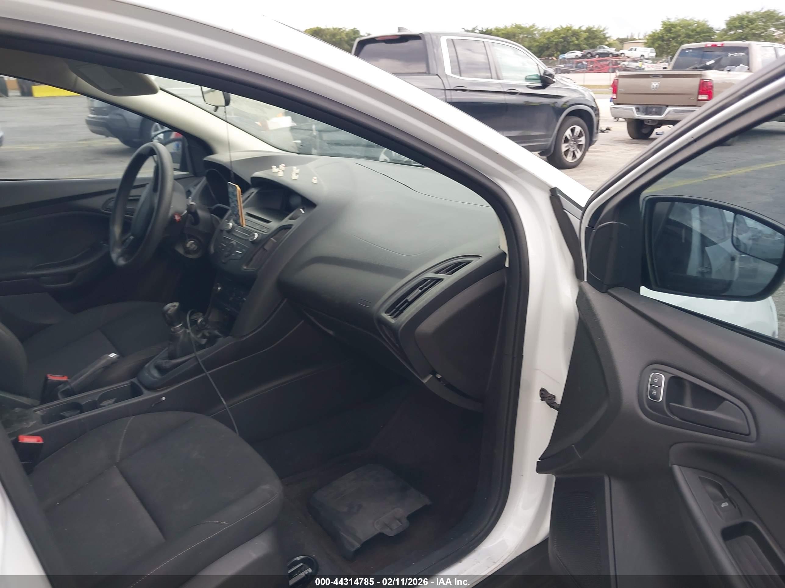 FORD FOCUS image 5