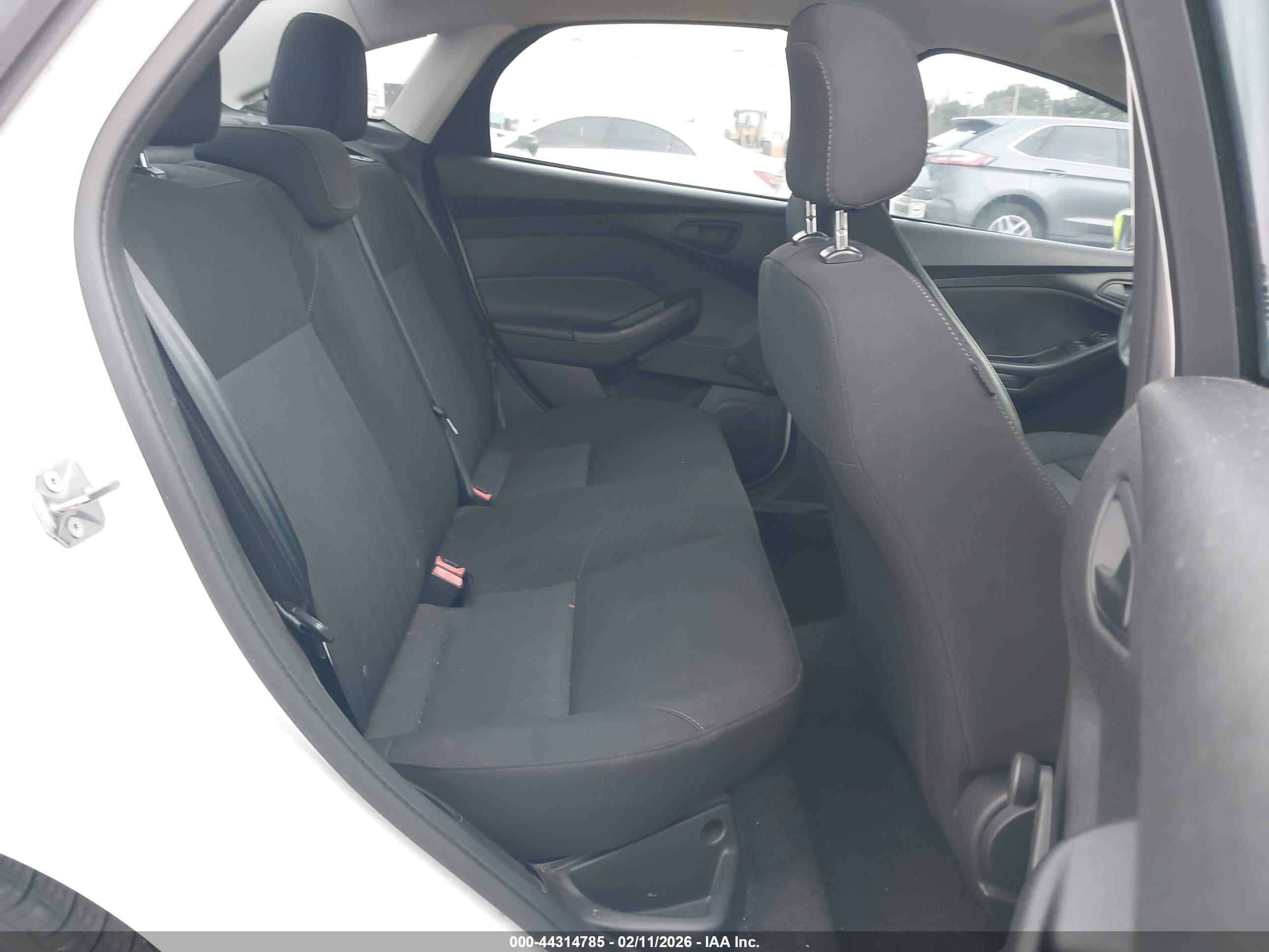 FORD FOCUS image 8