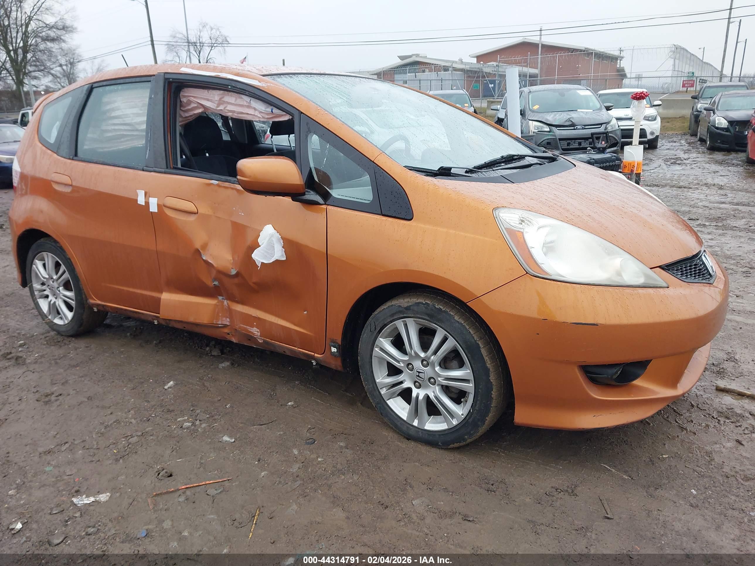 HONDA FIT image 6