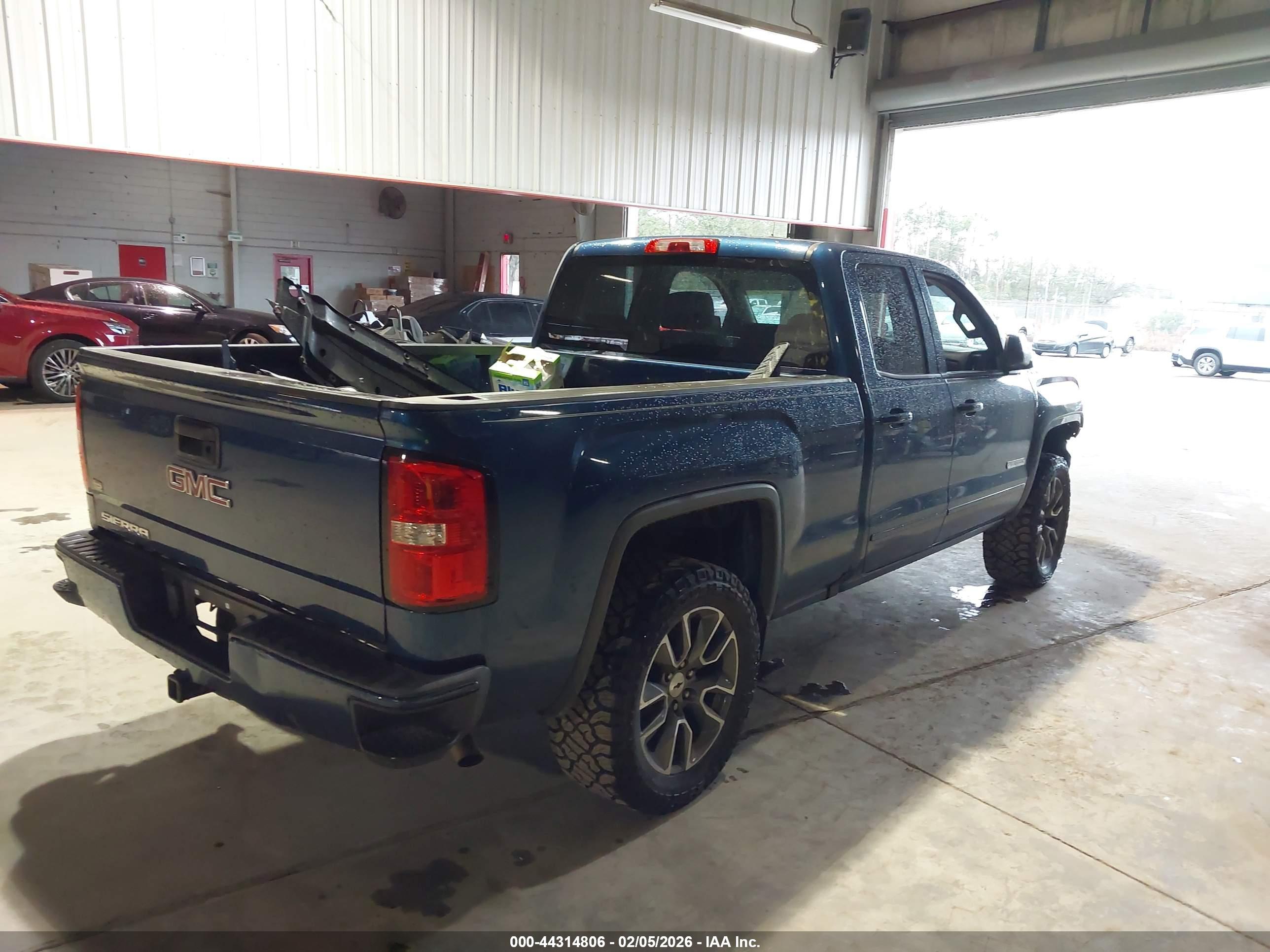 GMC SIERRA image 4