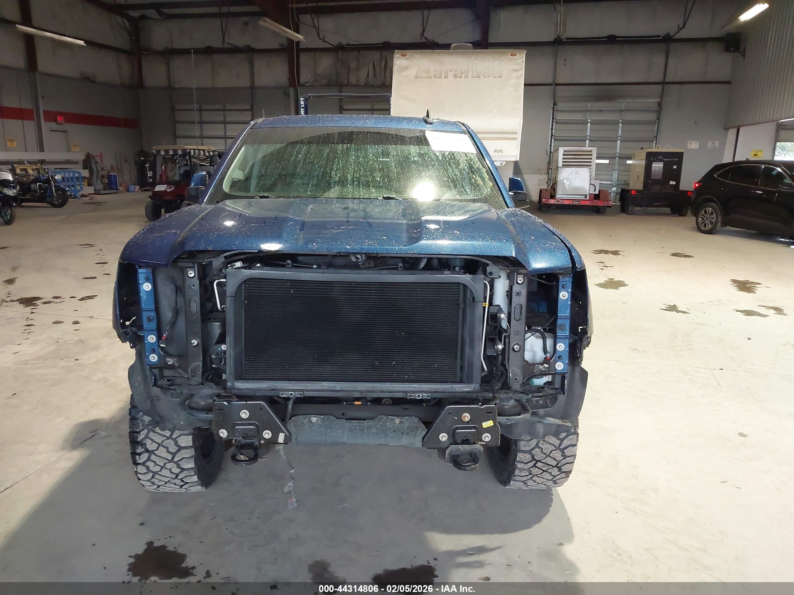 GMC SIERRA image 6