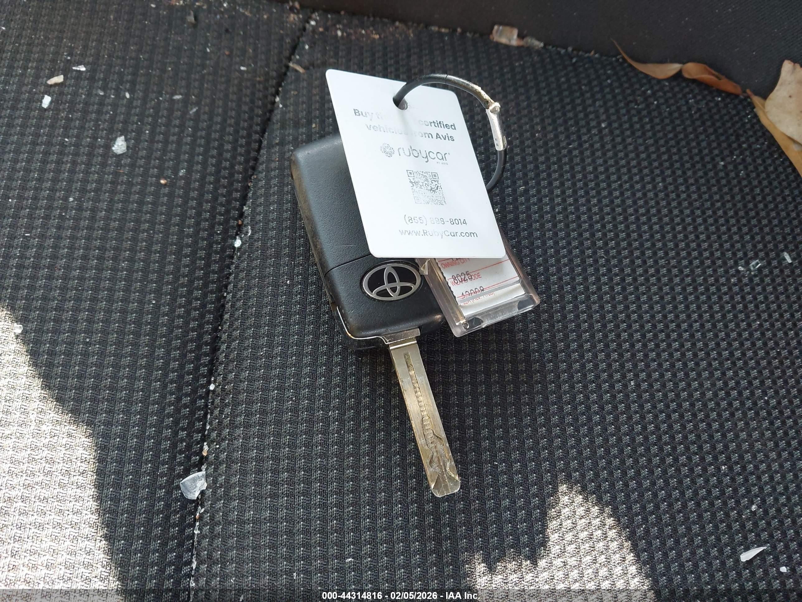 TOYOTA RAV4 image 11