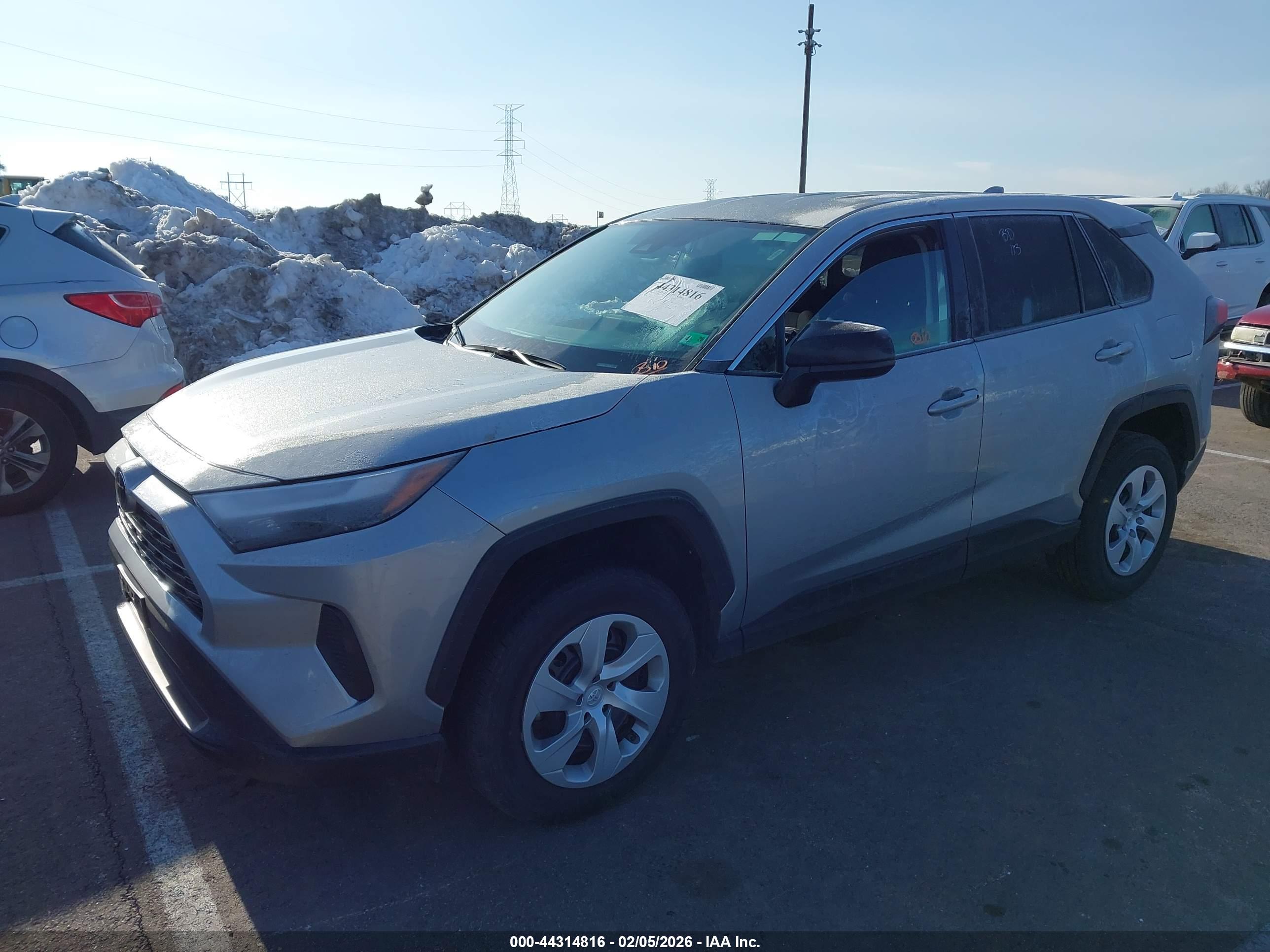TOYOTA RAV4 image 2