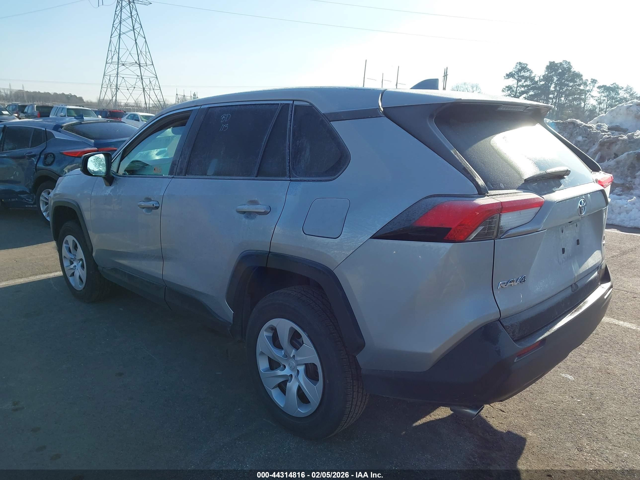 TOYOTA RAV4 image 3