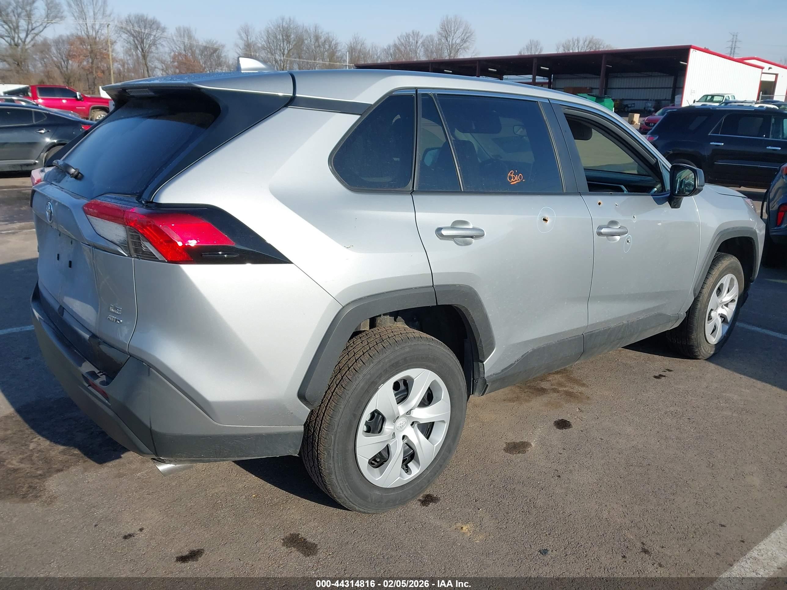TOYOTA RAV4 image 4
