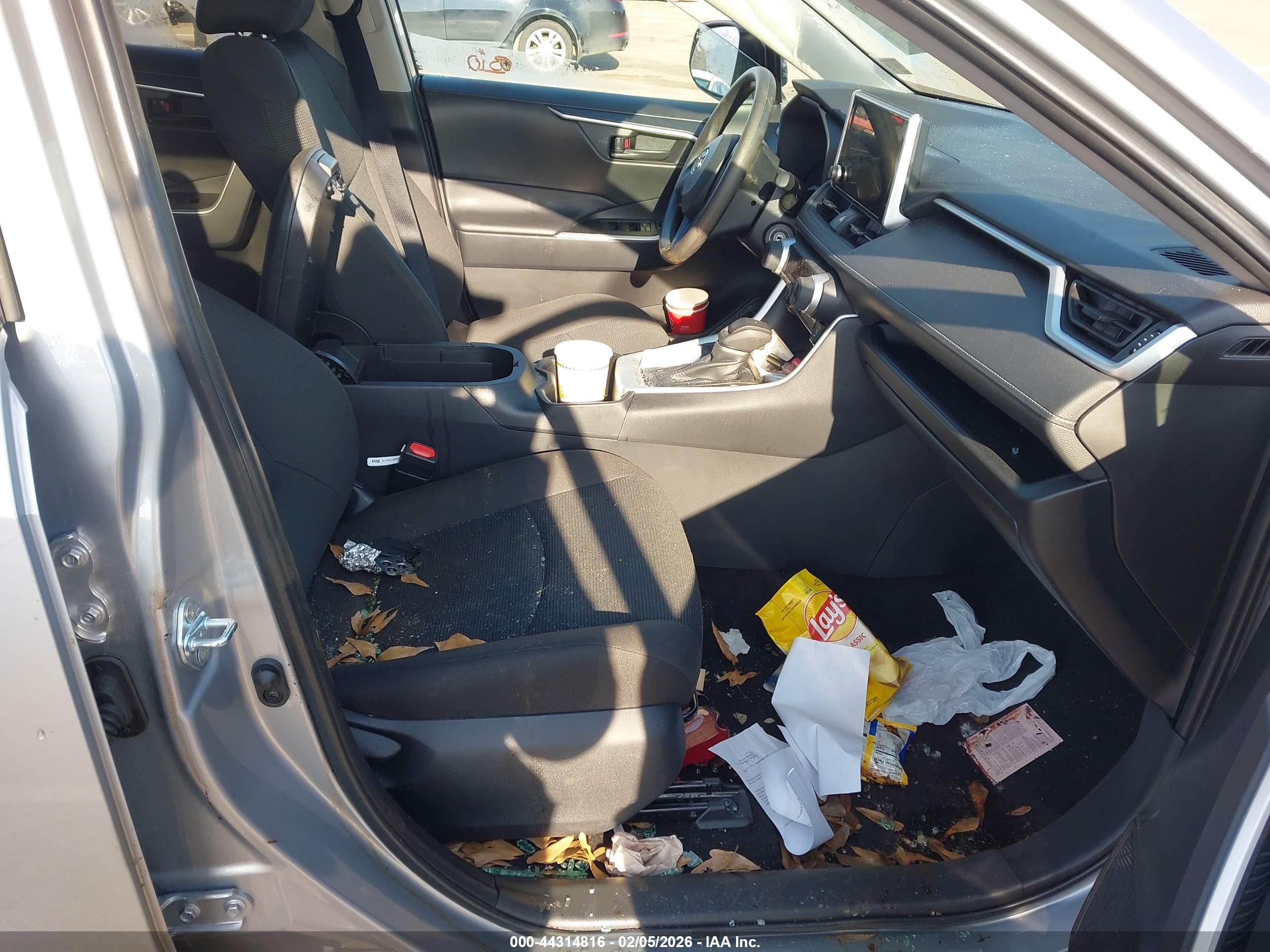 TOYOTA RAV4 image 5