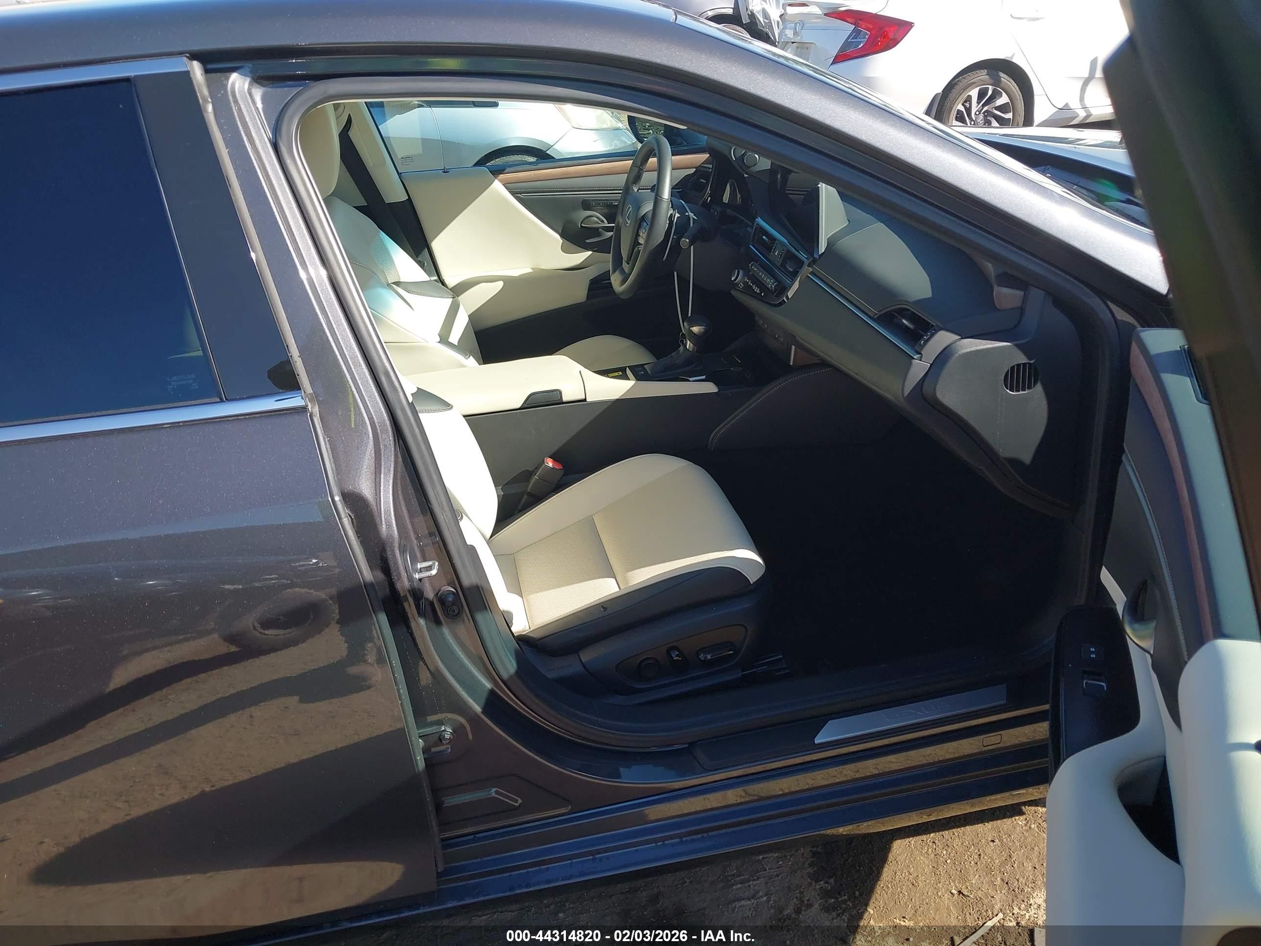 LEXUS ES image 5