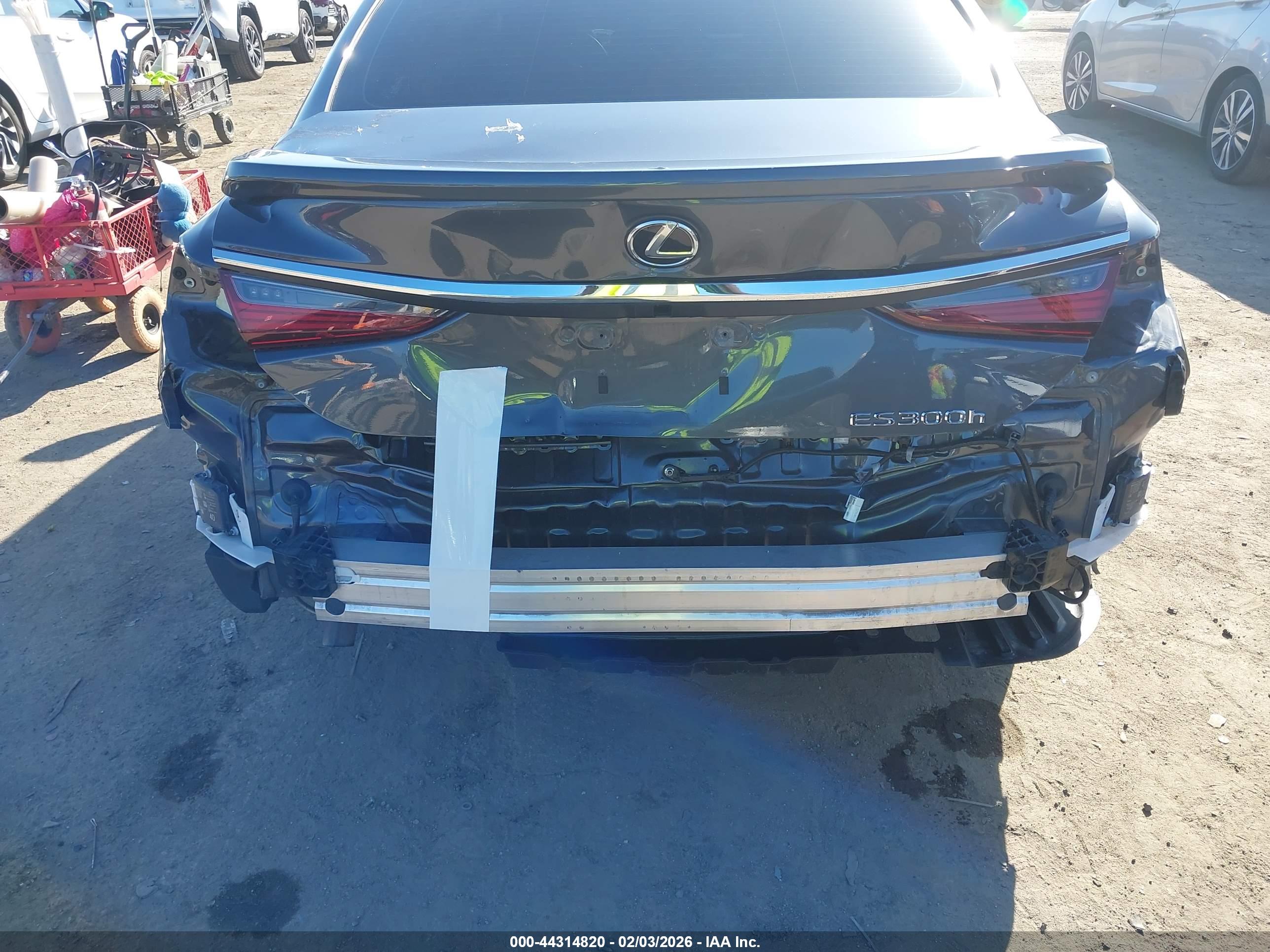LEXUS ES image 6