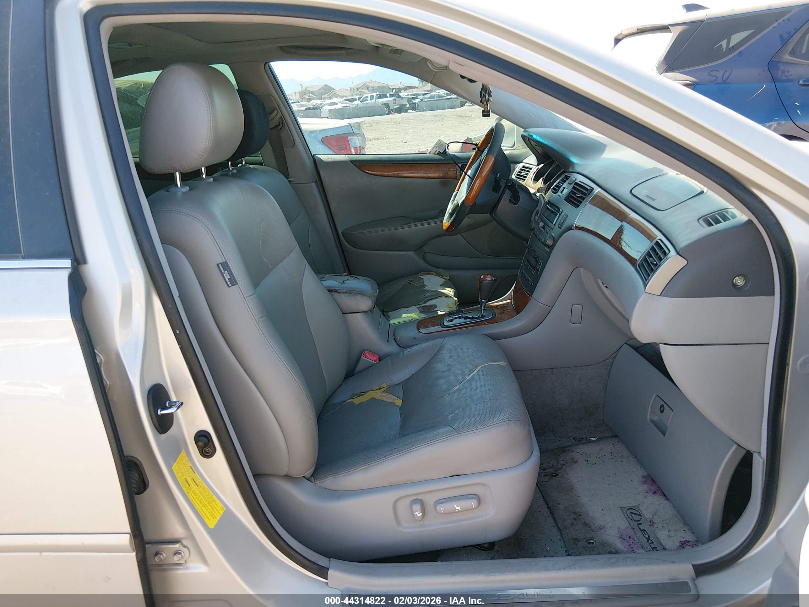 LEXUS ES image 5