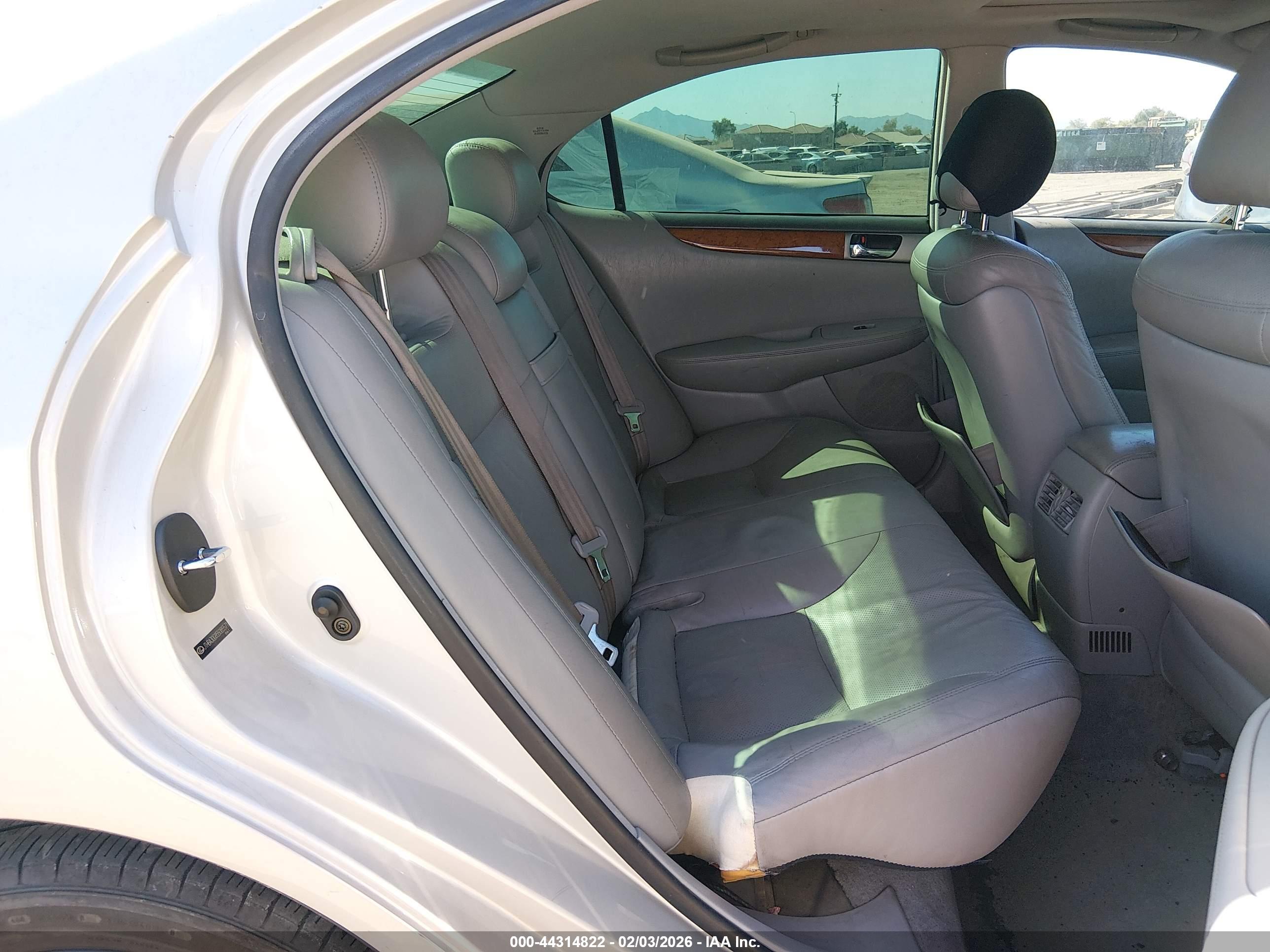 LEXUS ES image 8
