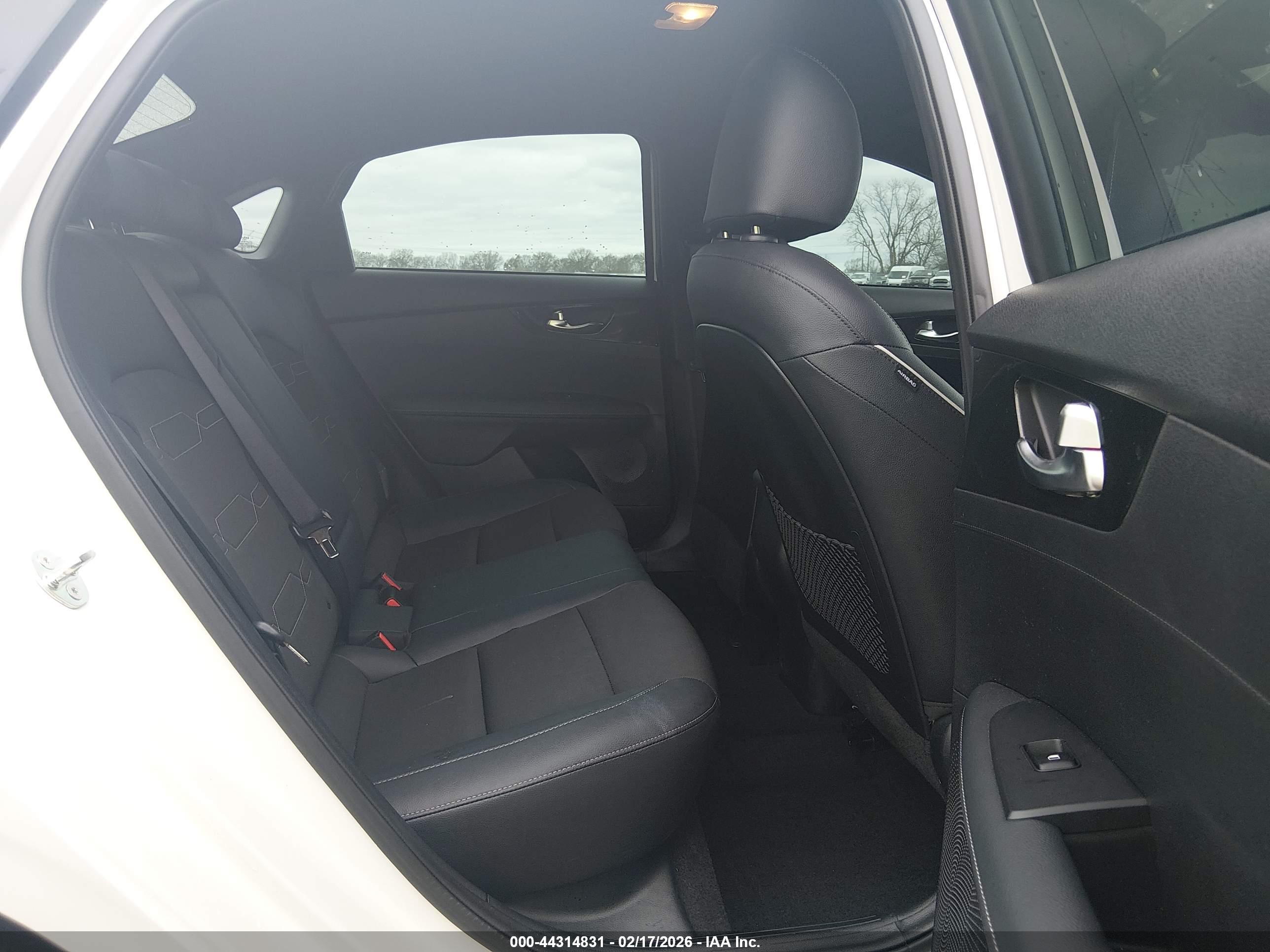 KIA FORTE image 8