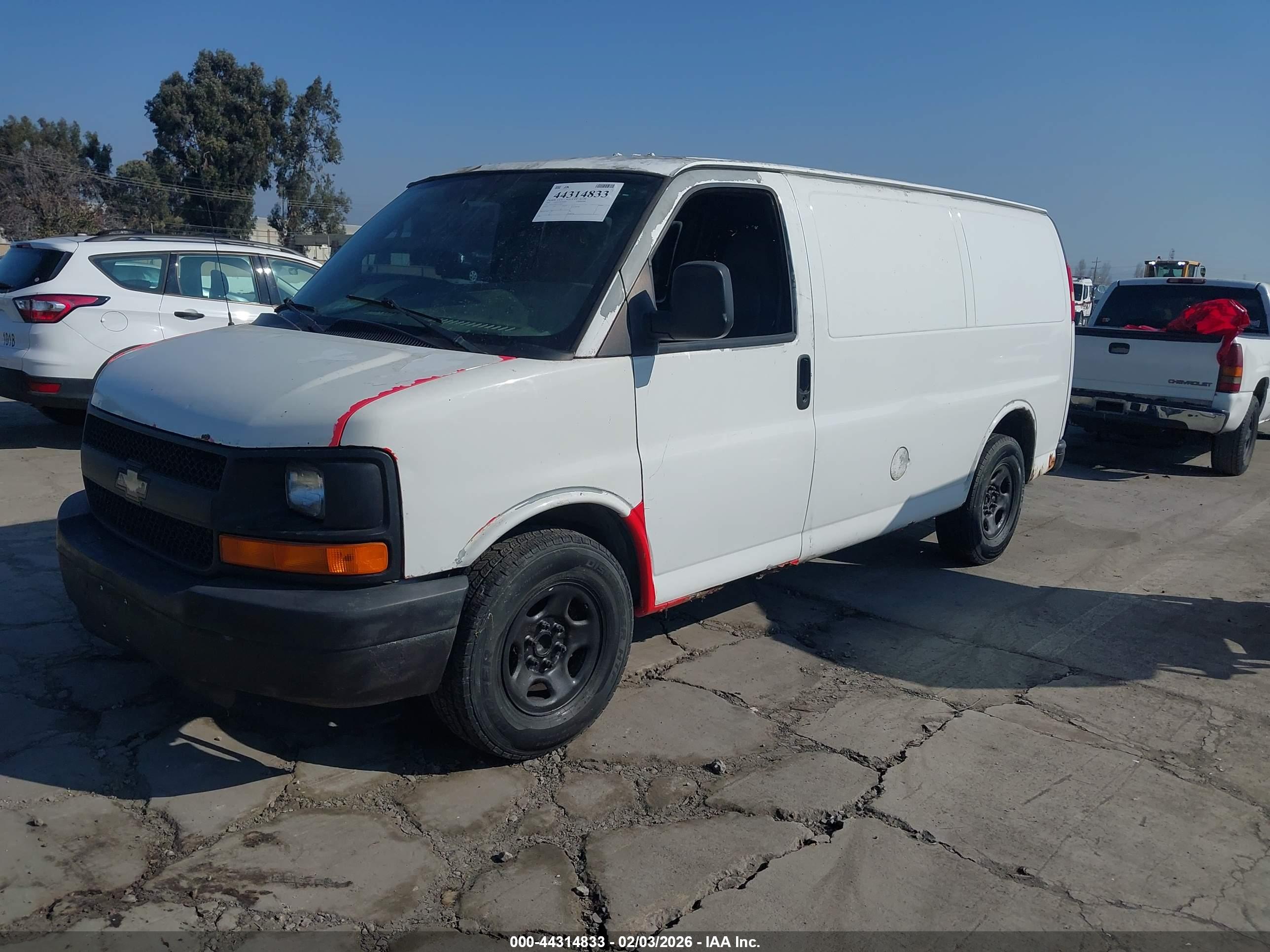CHEVROLET EXPRESS image 2