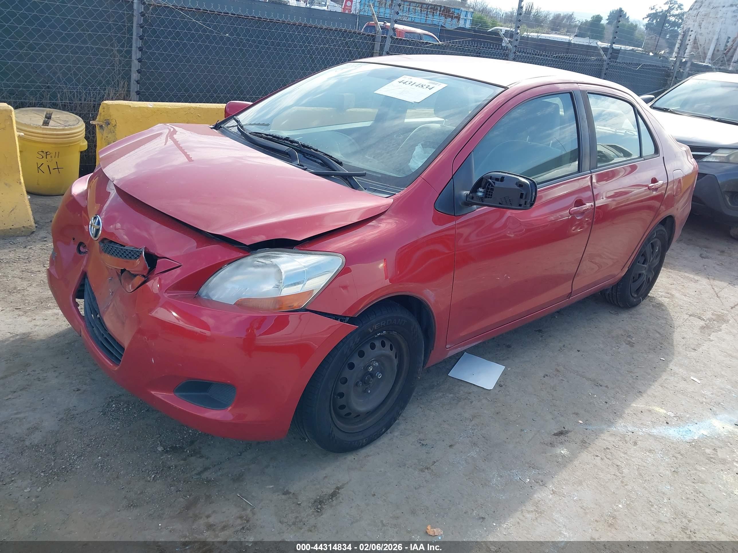 TOYOTA YARIS image 2