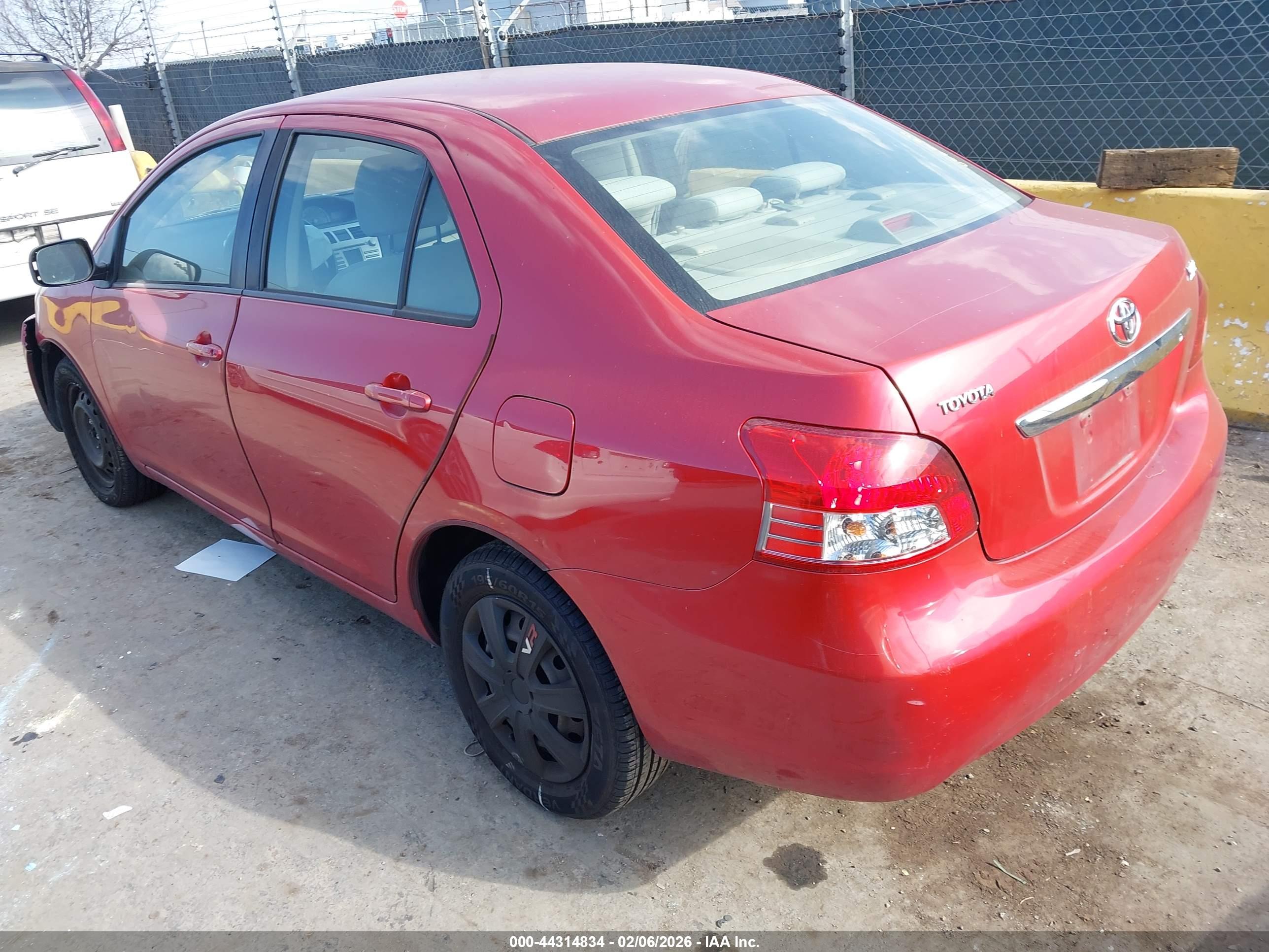 TOYOTA YARIS image 3