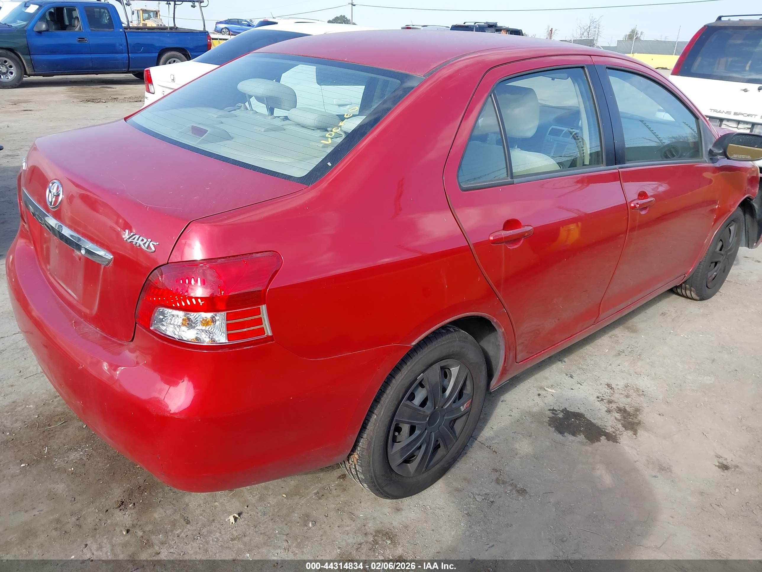 TOYOTA YARIS image 4