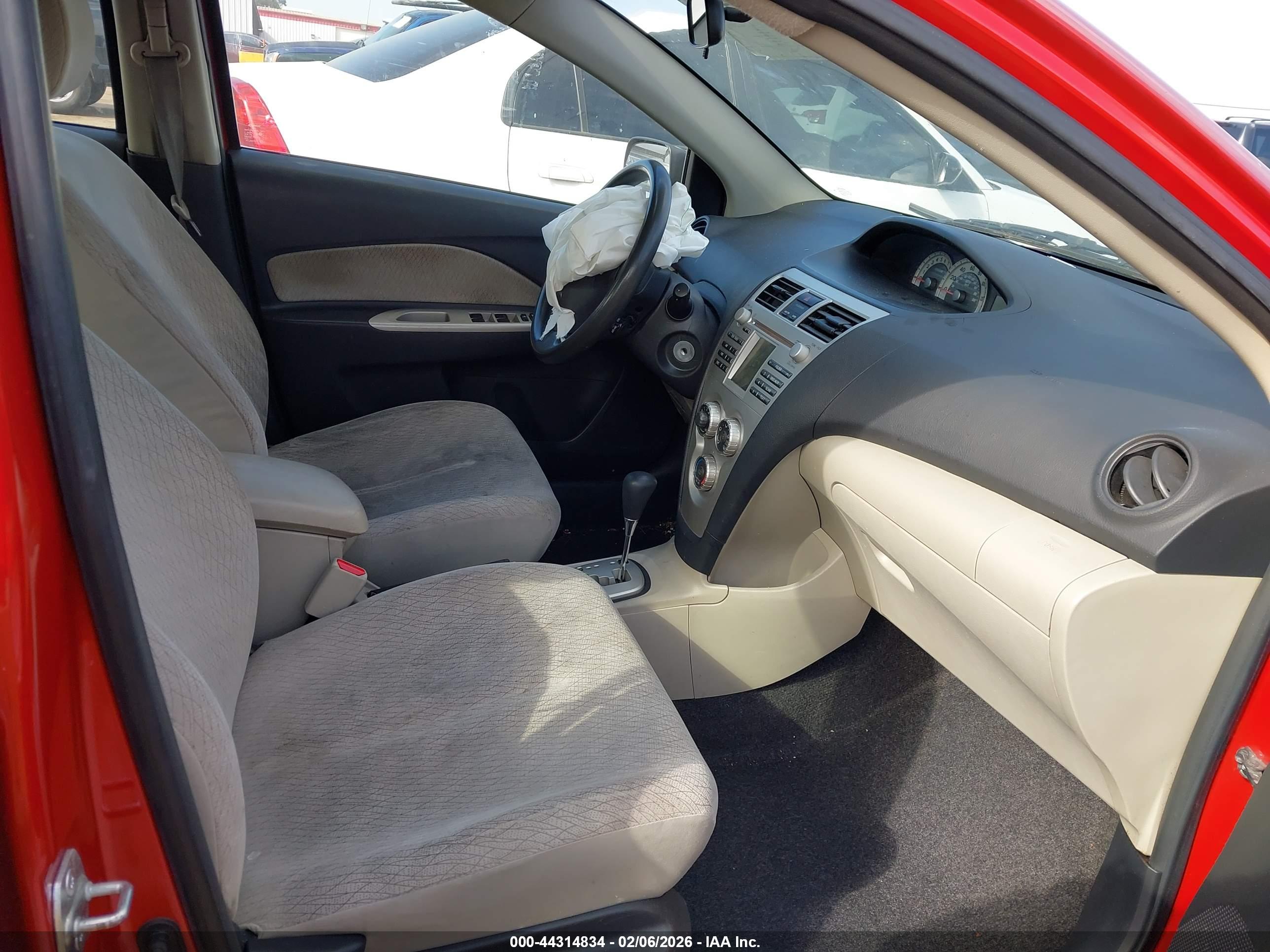 TOYOTA YARIS image 5