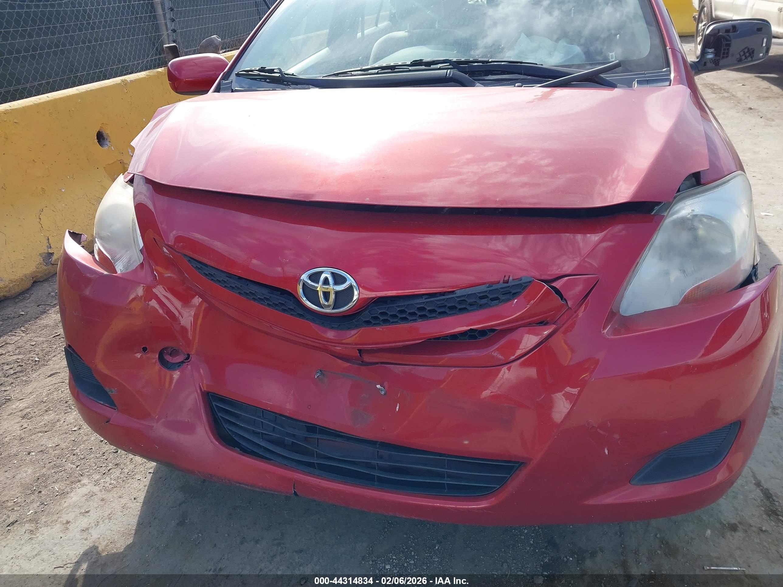 TOYOTA YARIS image 6