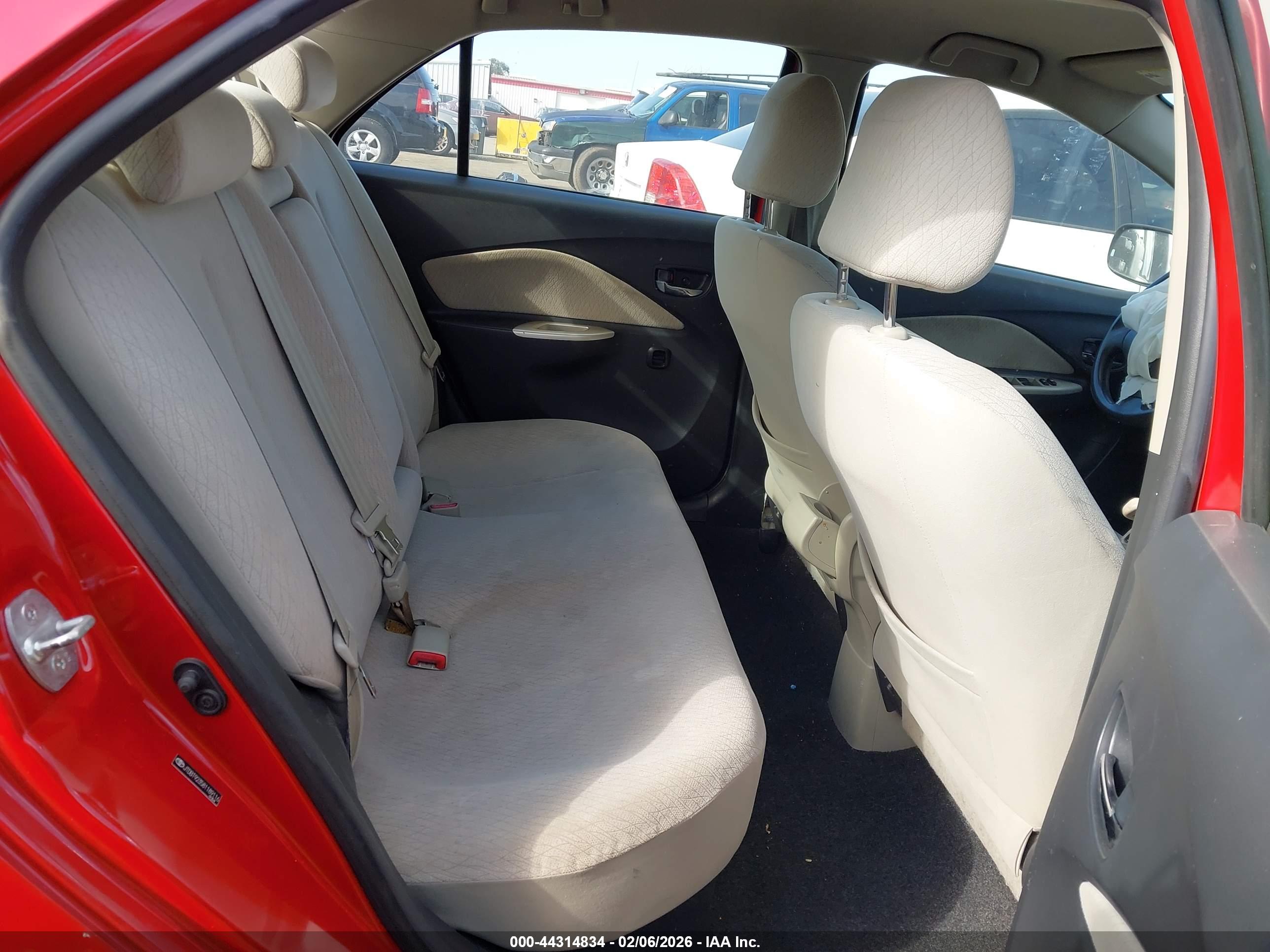 TOYOTA YARIS image 8