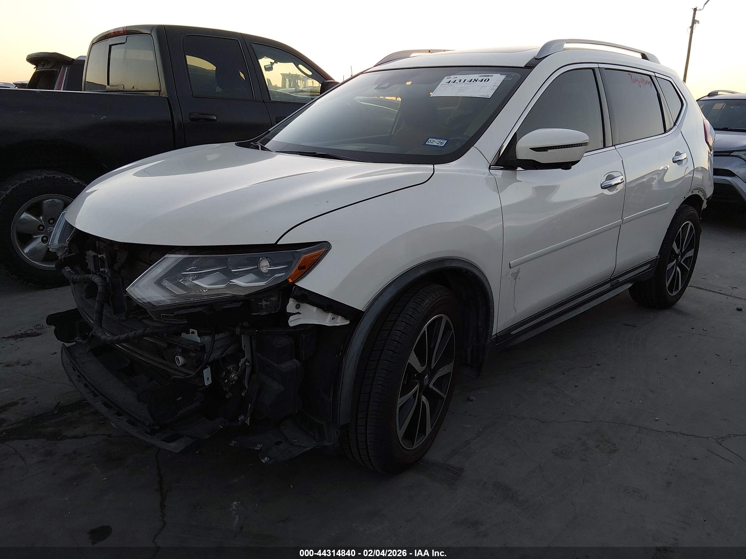 NISSAN ROGUE image 2