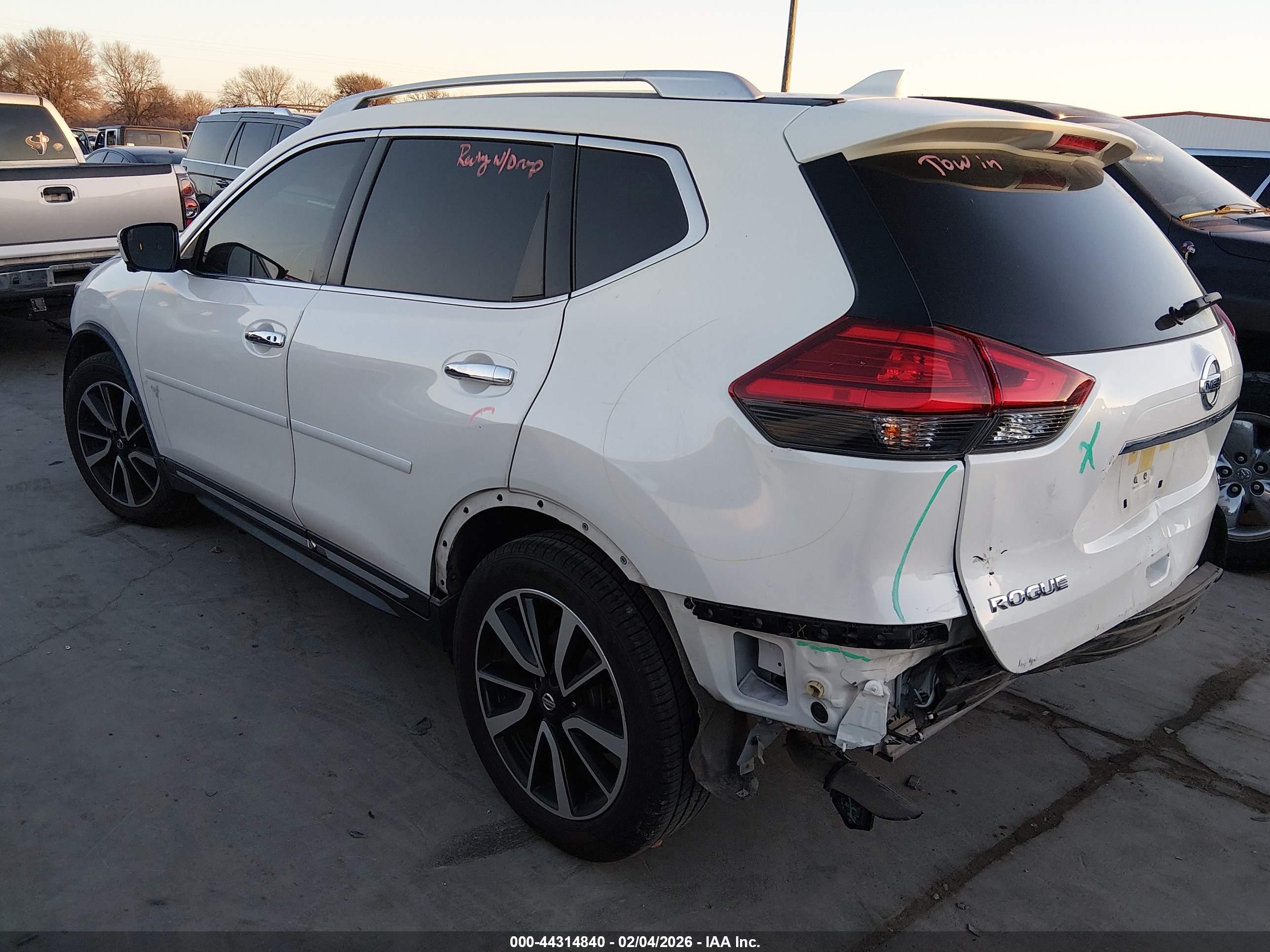 NISSAN ROGUE image 3
