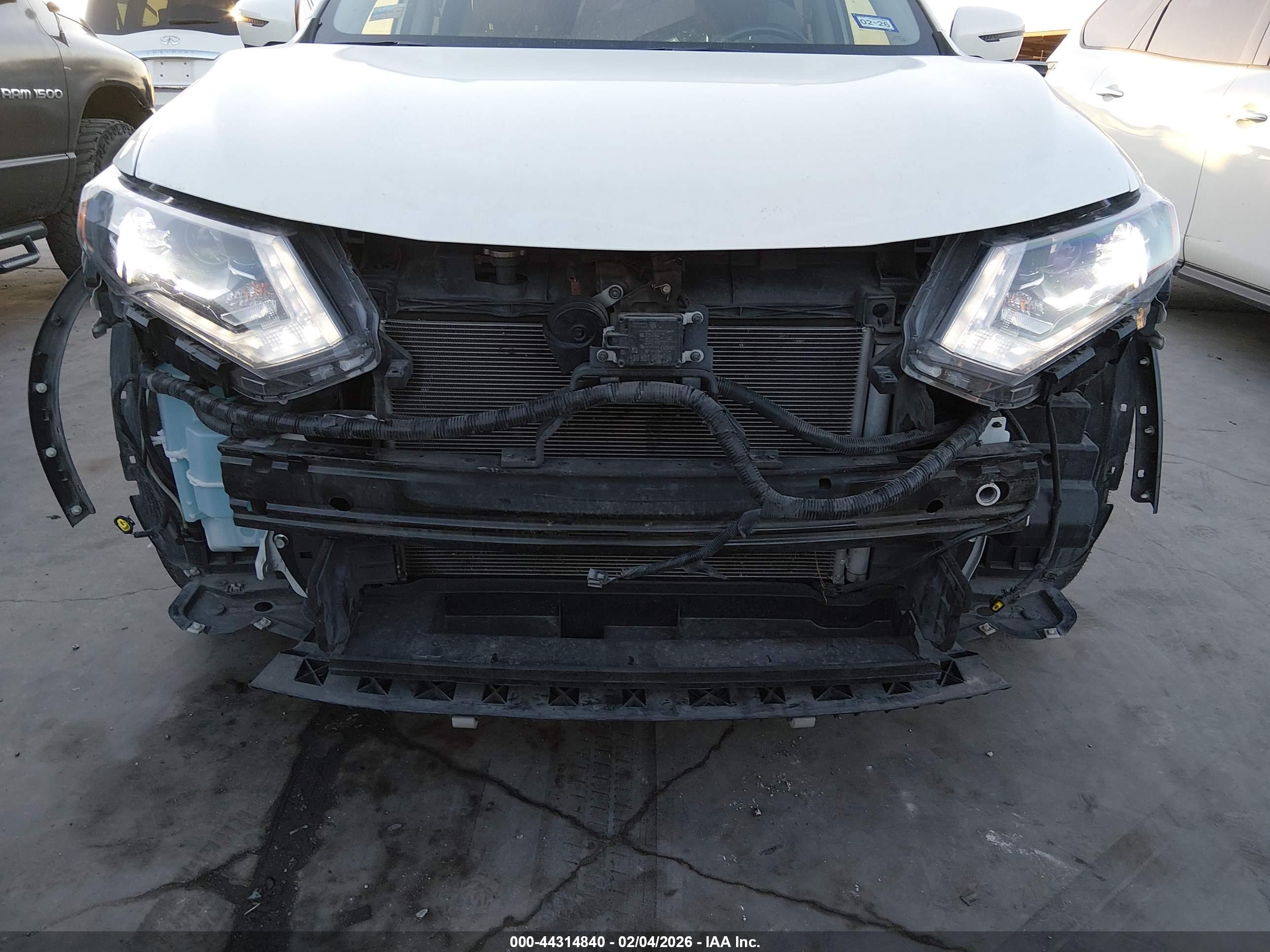 NISSAN ROGUE image 6