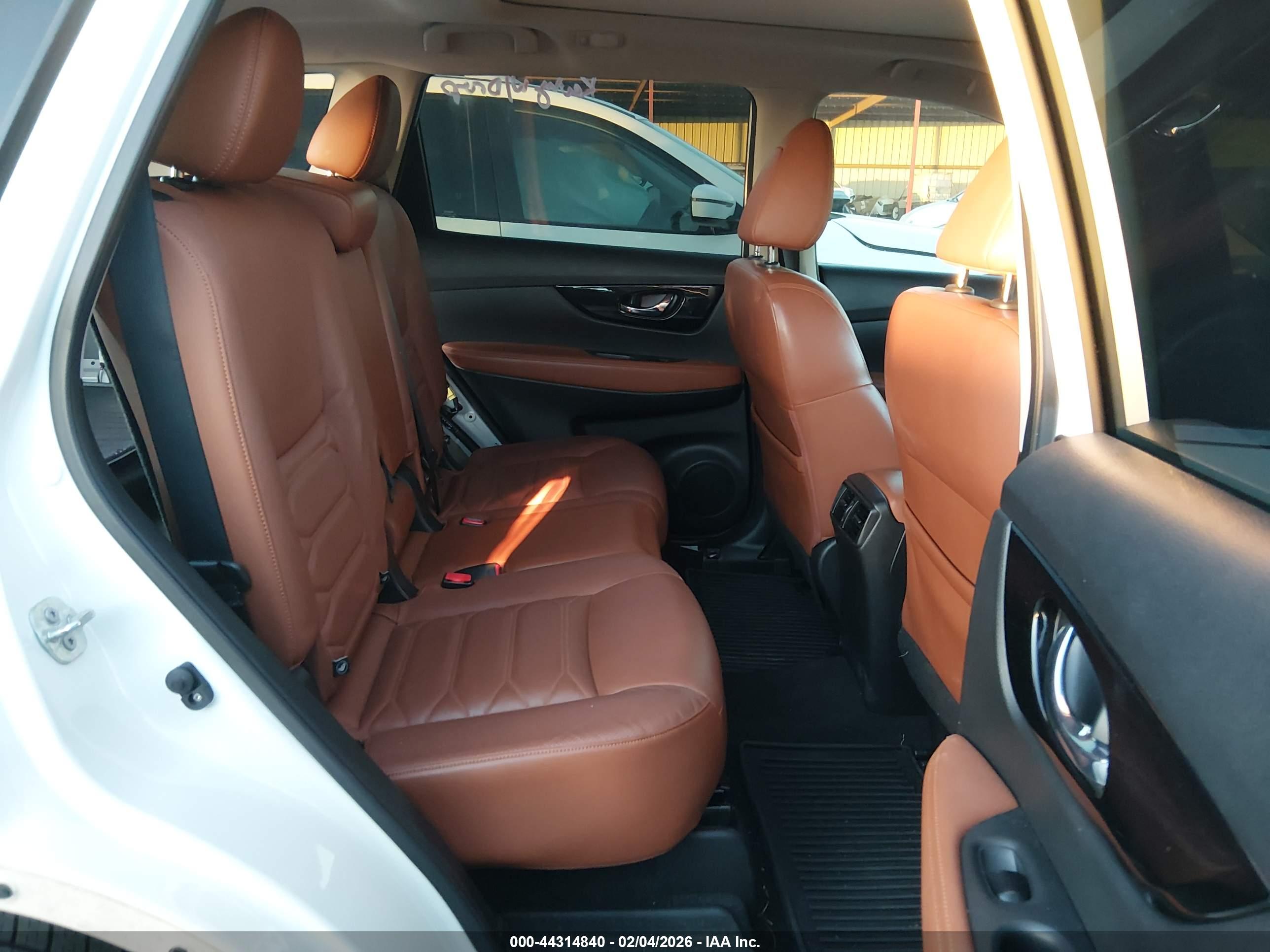 NISSAN ROGUE image 8