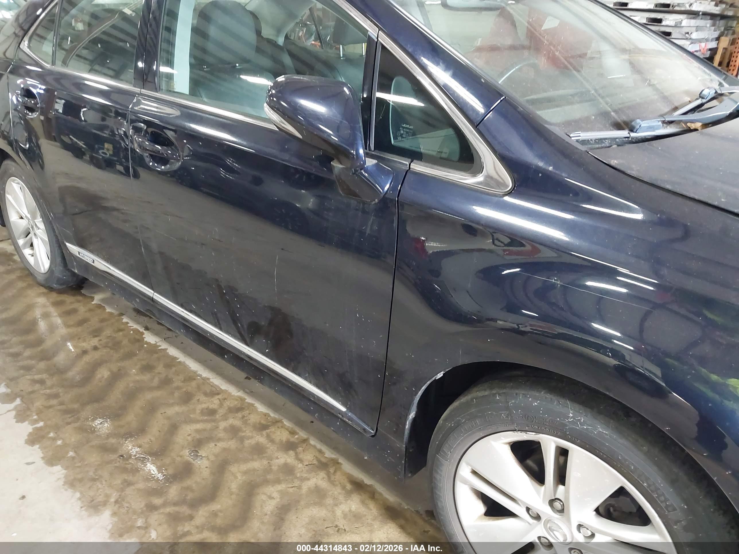 LEXUS HS image 6