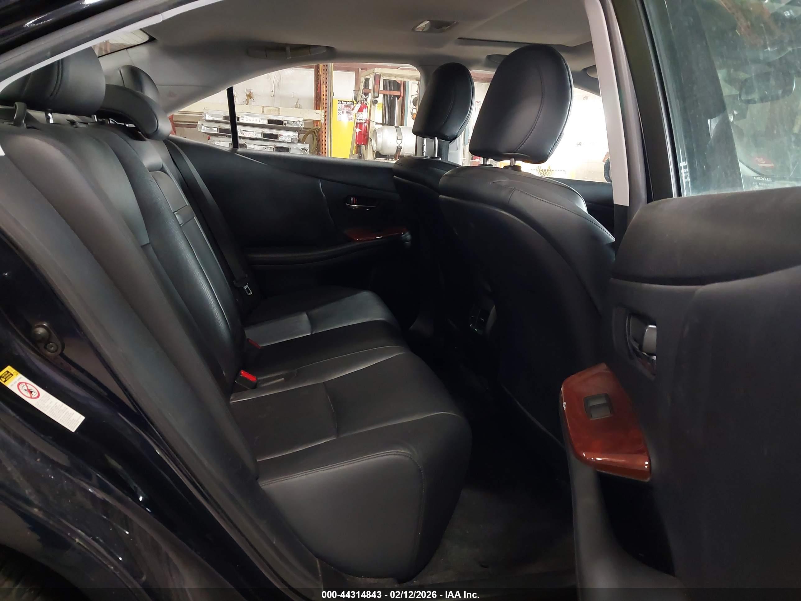 LEXUS HS image 8