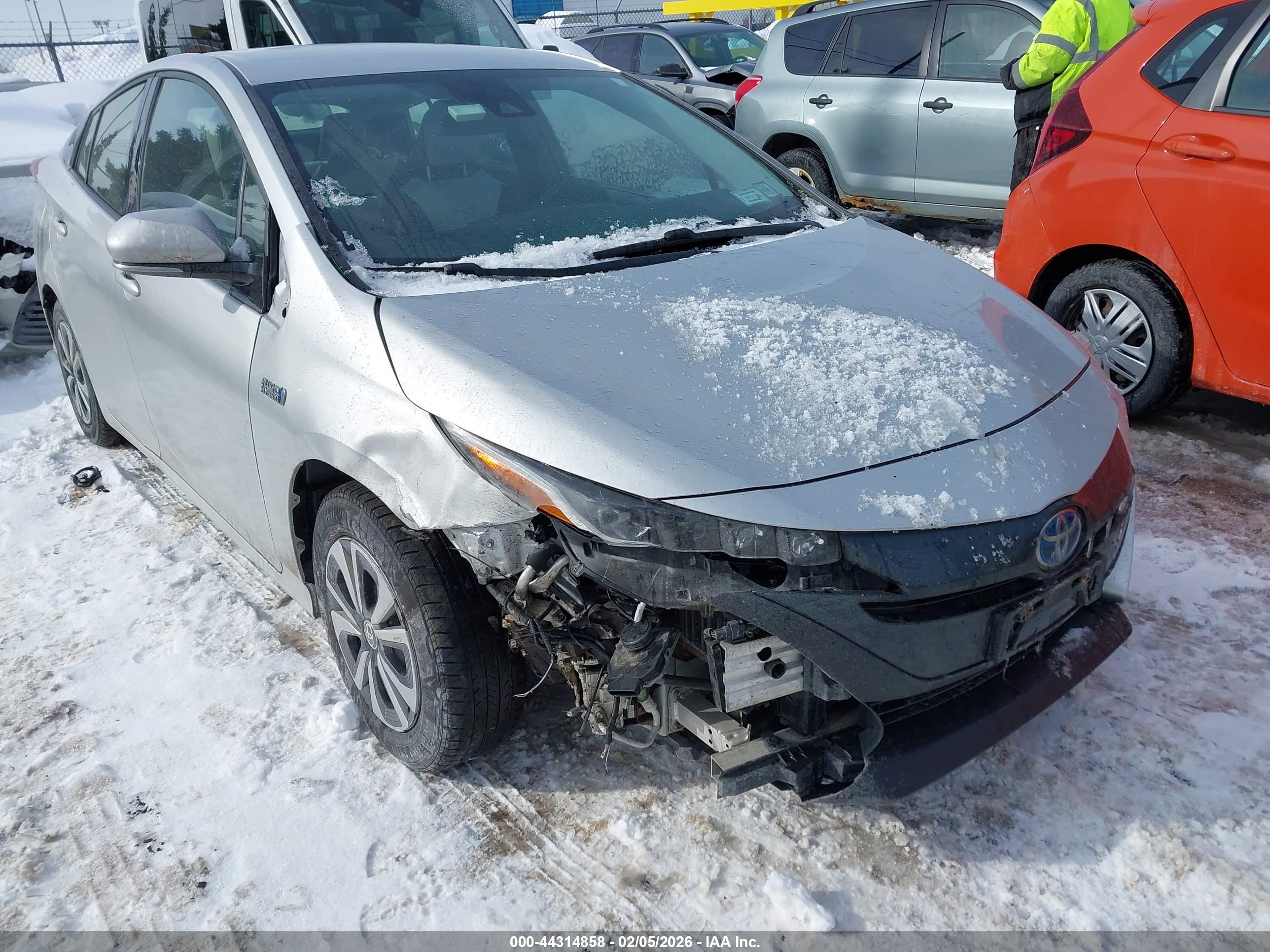 TOYOTA PRIUS image 6