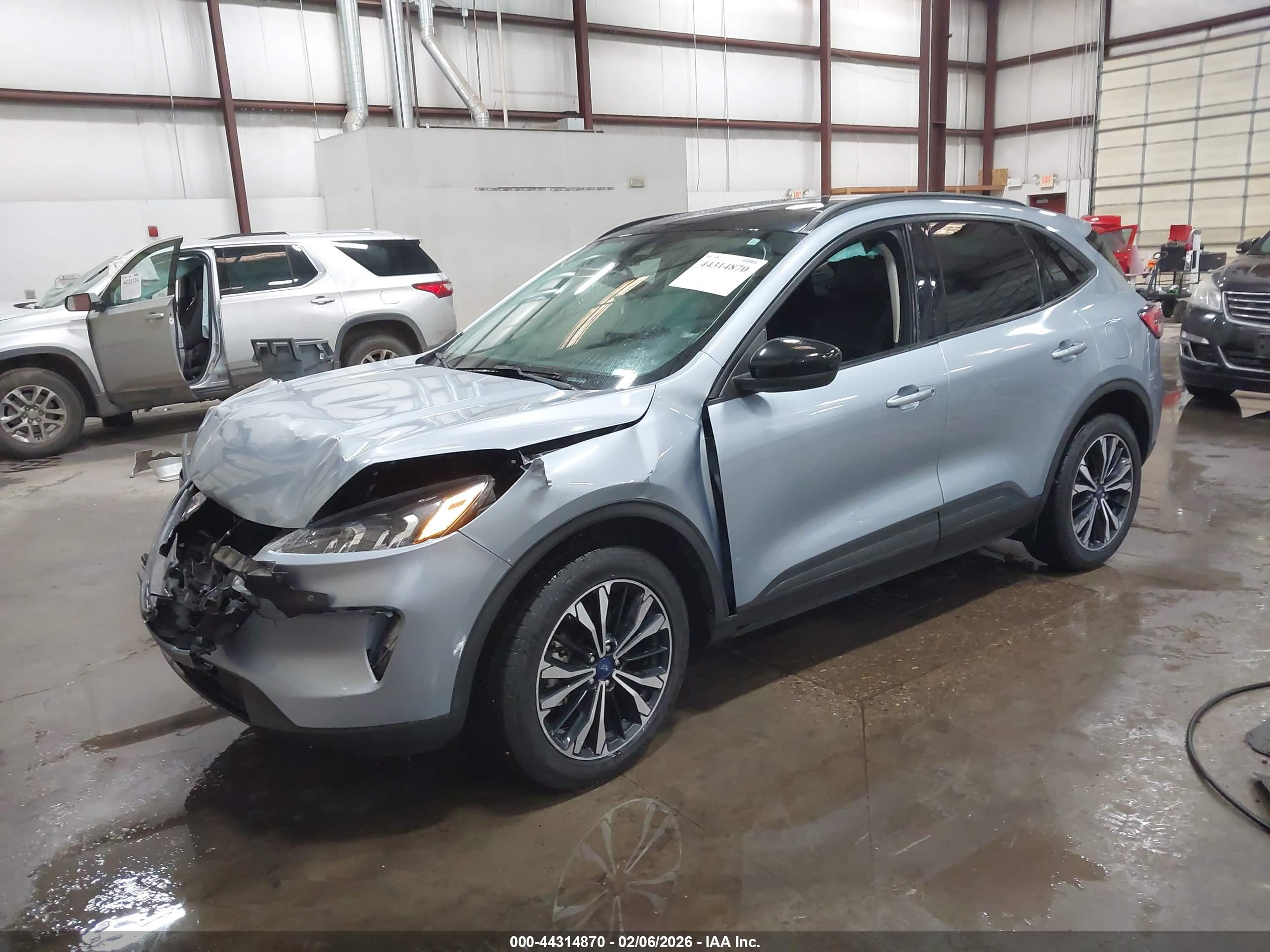 FORD ESCAPE image 2