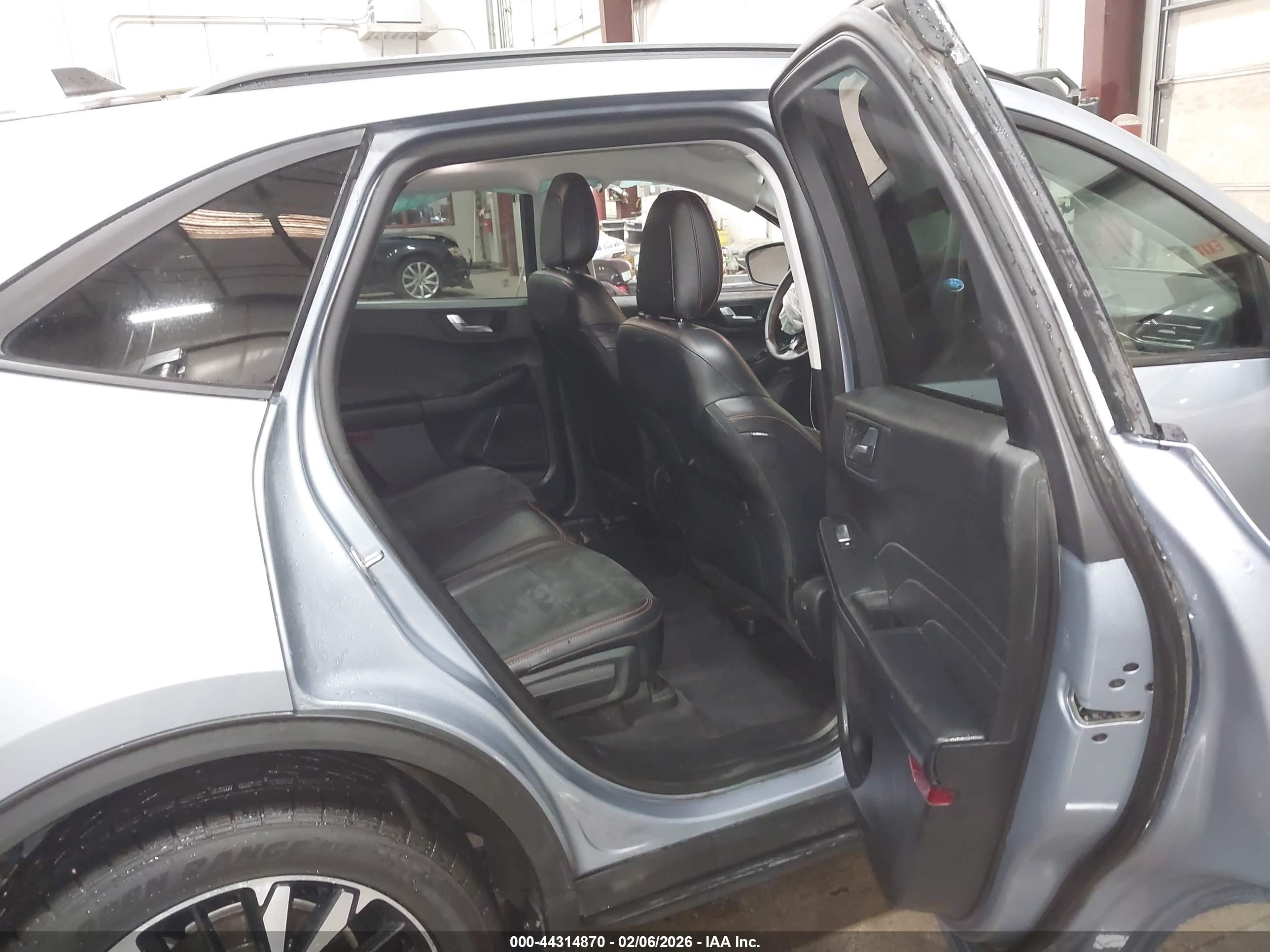 FORD ESCAPE image 8