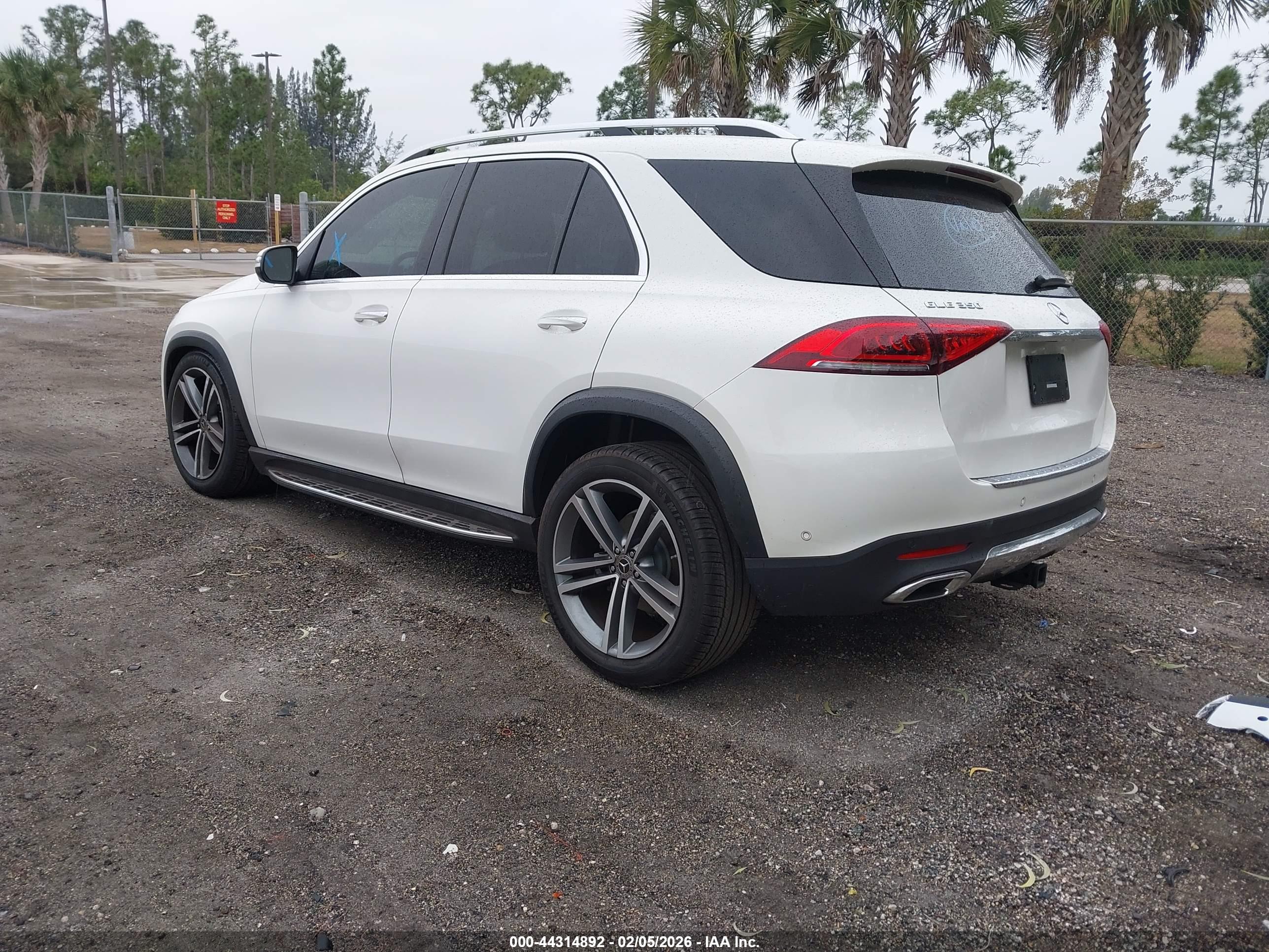 MERCEDES-BENZ GLE image 3