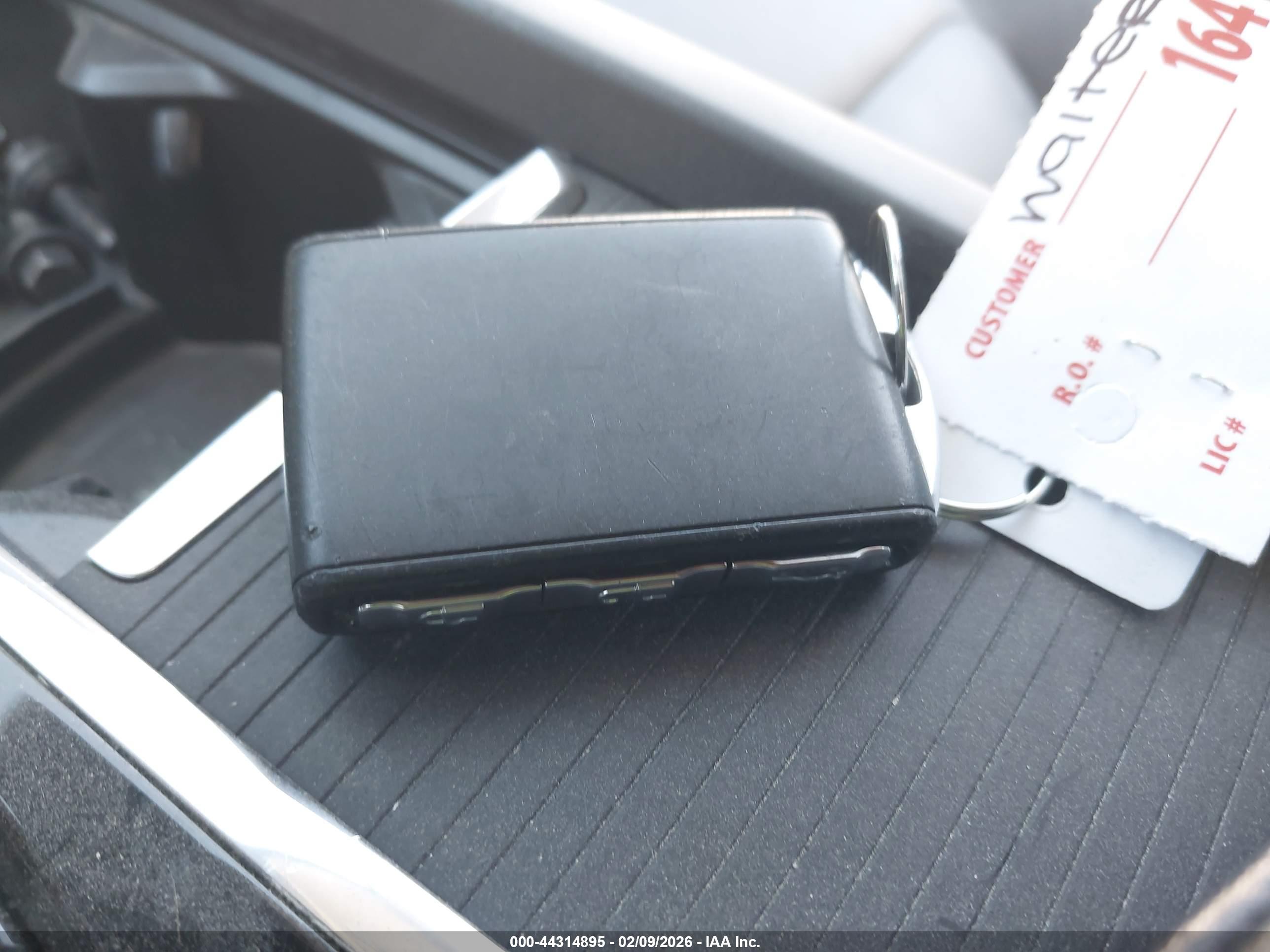VOLVO S60 image 11