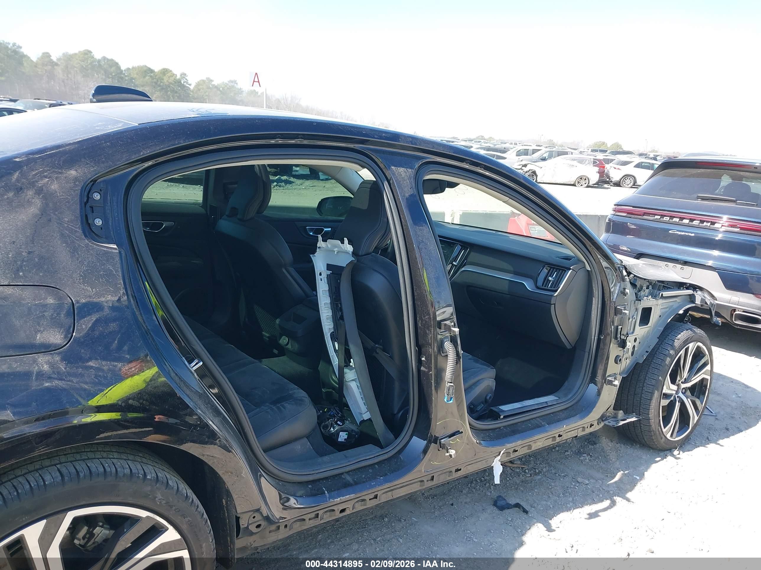 VOLVO S60 image 6