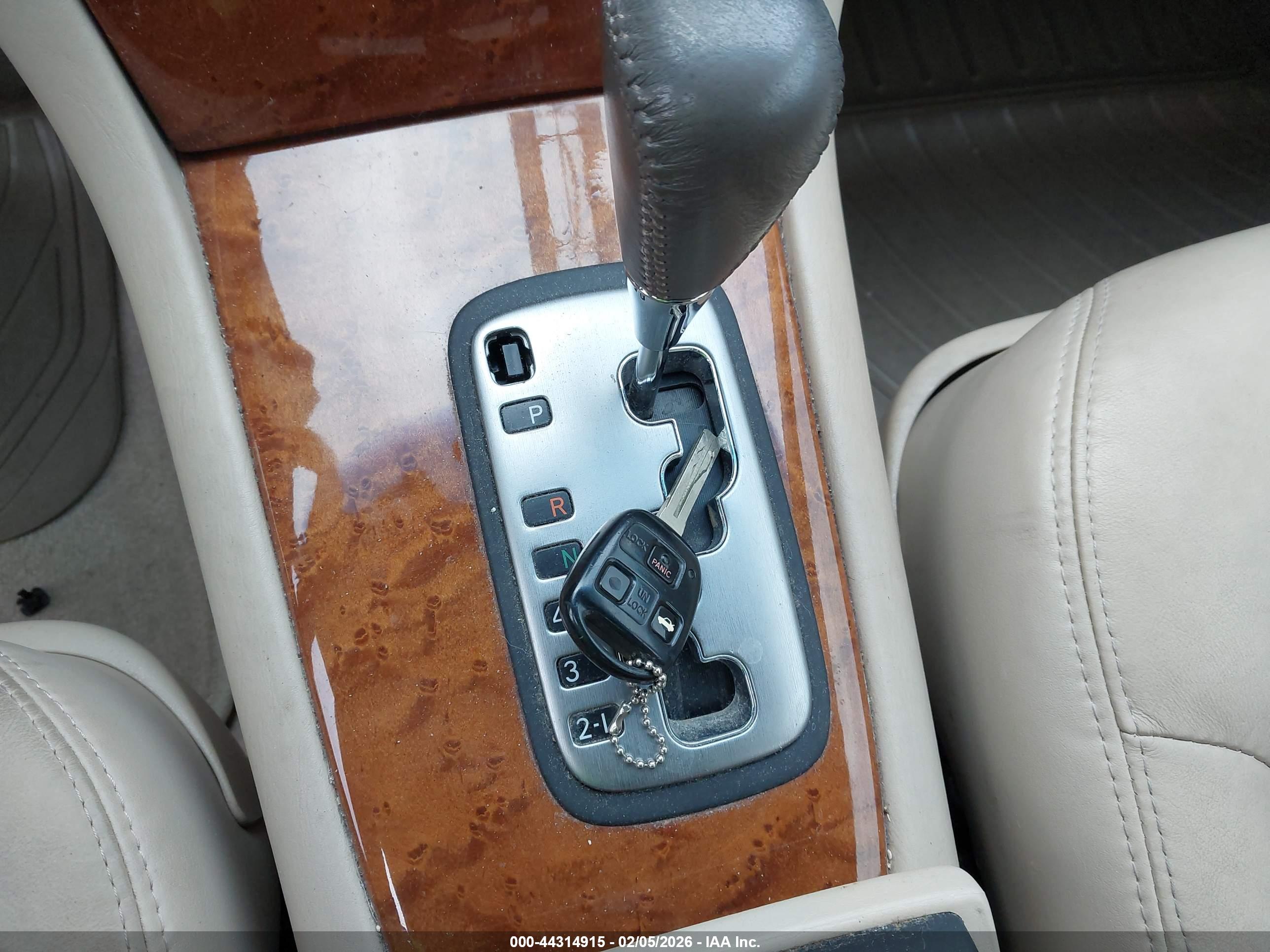LEXUS ES image 11