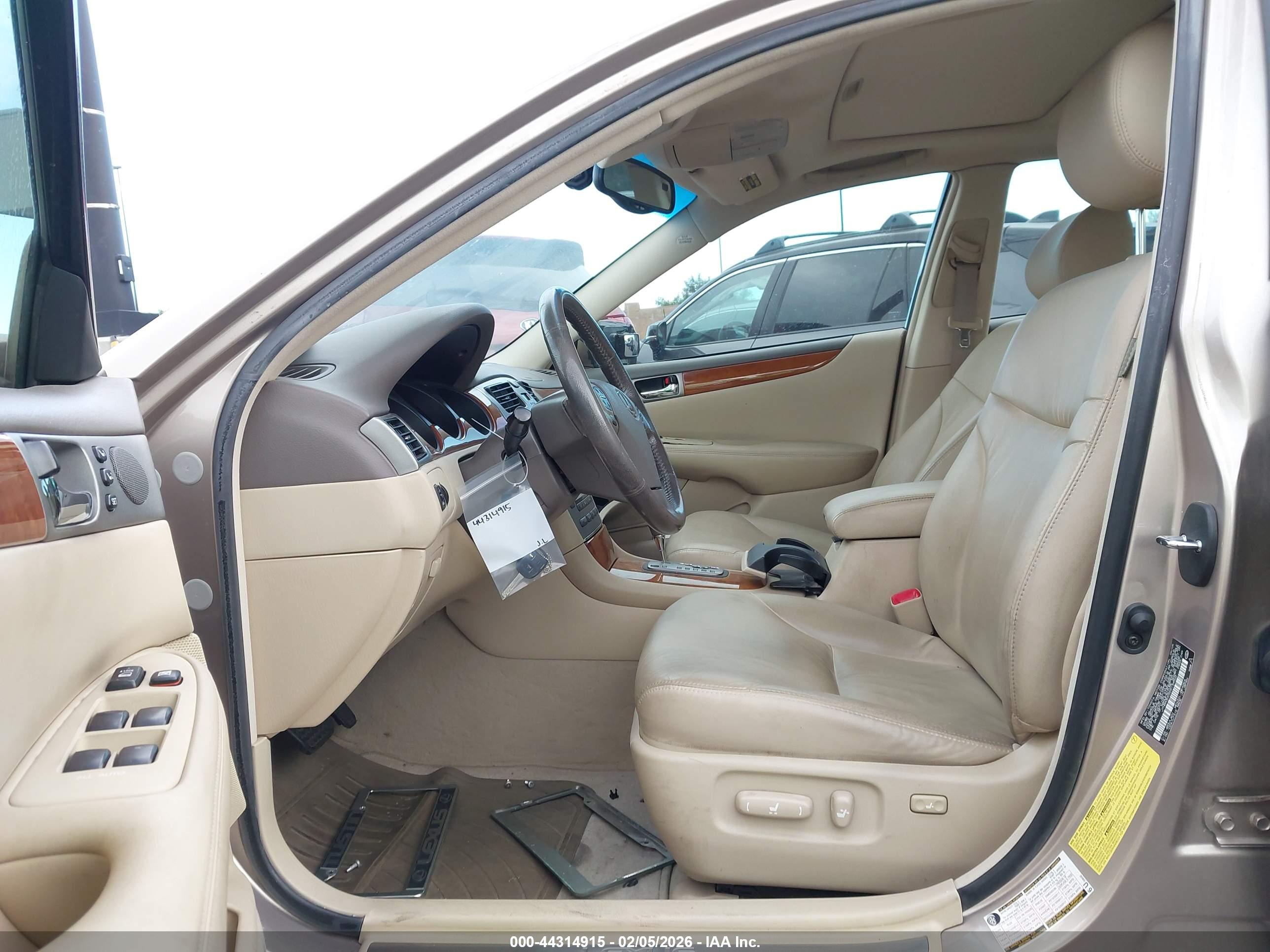 LEXUS ES image 5