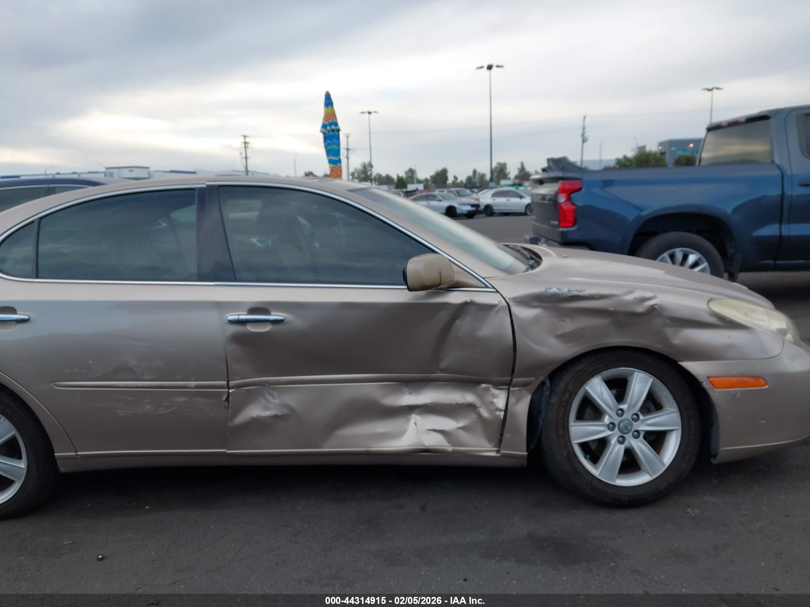 LEXUS ES image 6